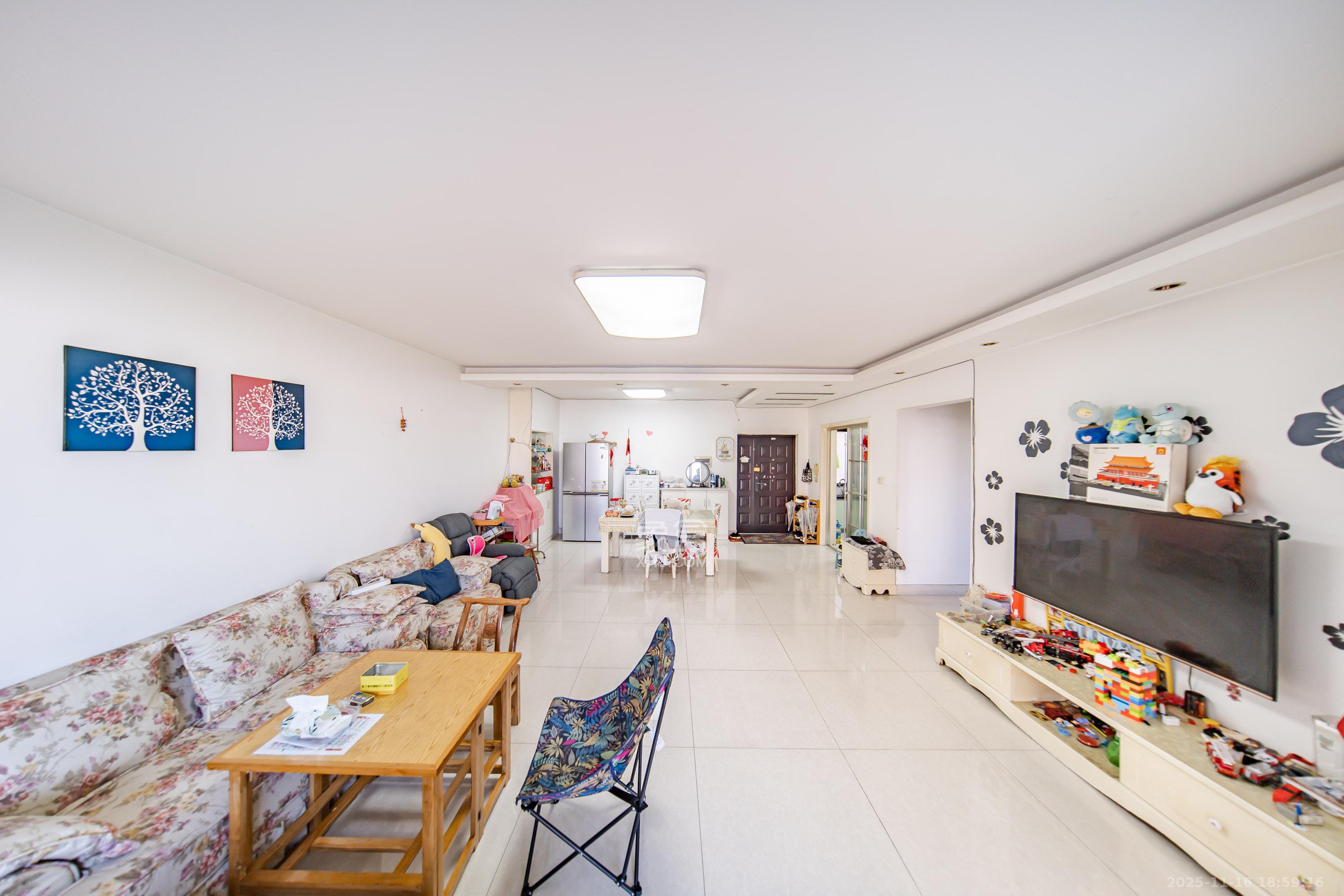 佳阳悦景馨都 4室2厅2卫 94.8万 佳阳悦景馨都 4室2厅2卫 94.8万客厅