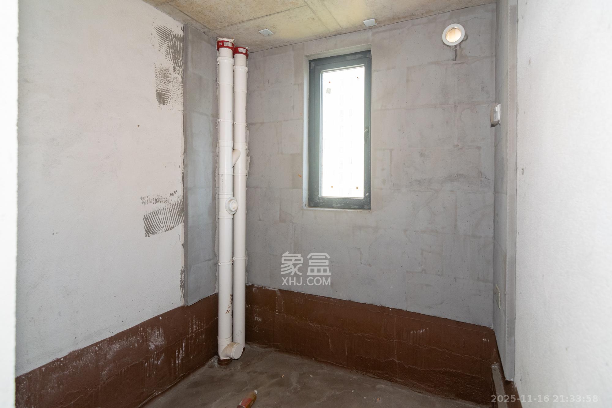 中粮鸿云 4室2厅2卫 82.8万 中粮鸿云 4室2厅2卫 82.8万卫生间