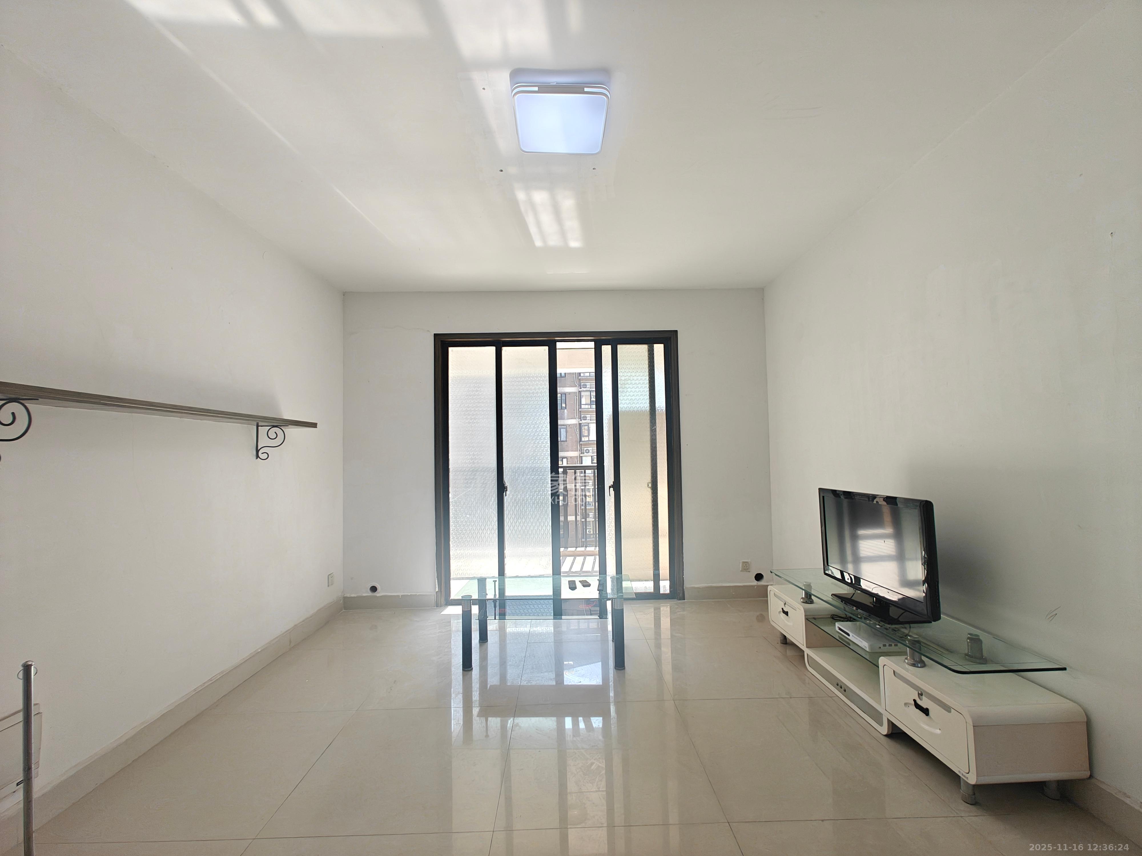 三江花中城  2室1厅1卫    2300.0元/月