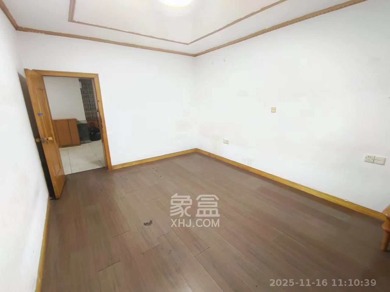 肇家（嘉）坪散盘  3室2厅1卫    2400.0元/月室内图