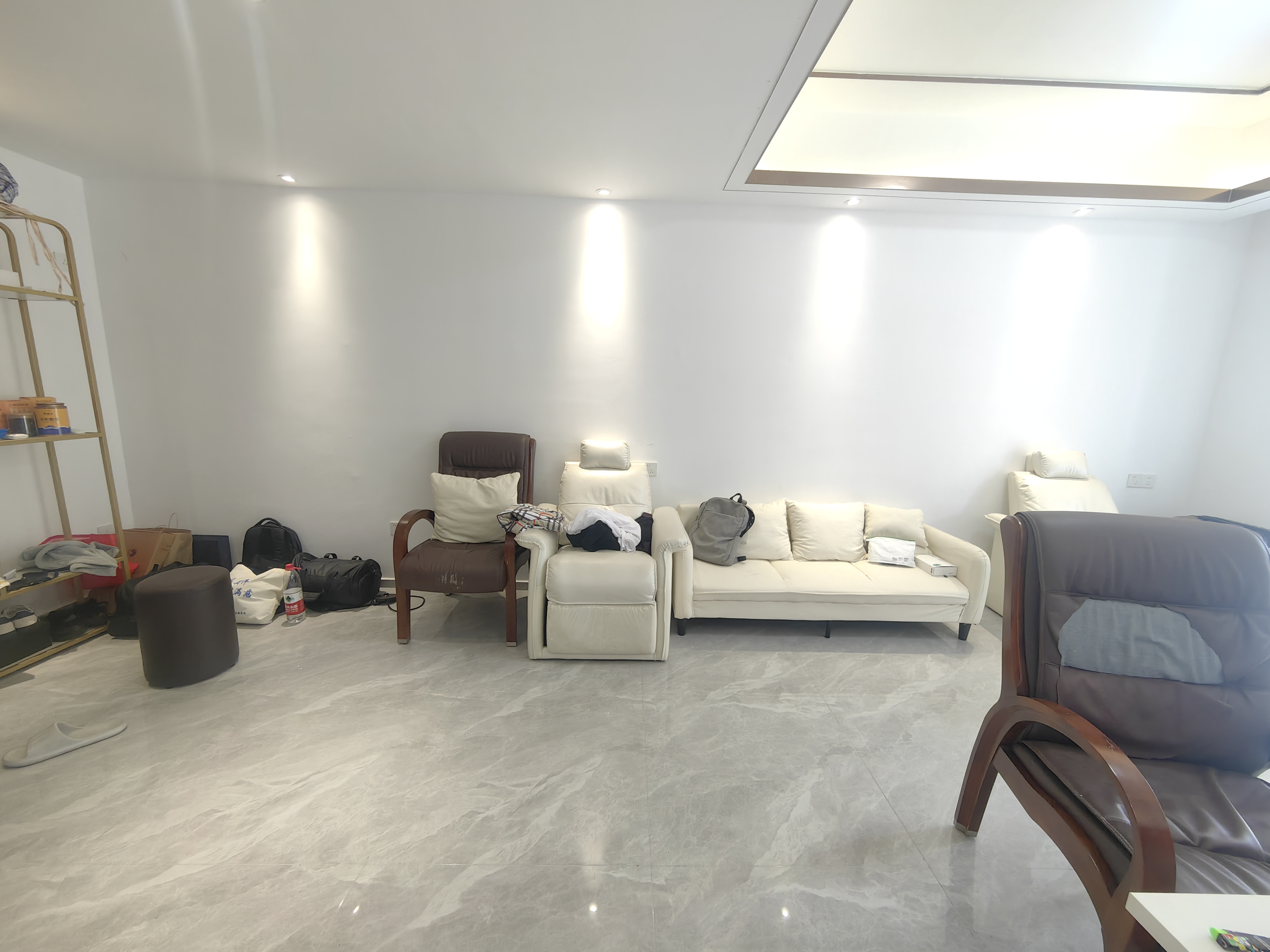 海航豪庭南苑  1室1厅1卫    3000.0元/月室内图