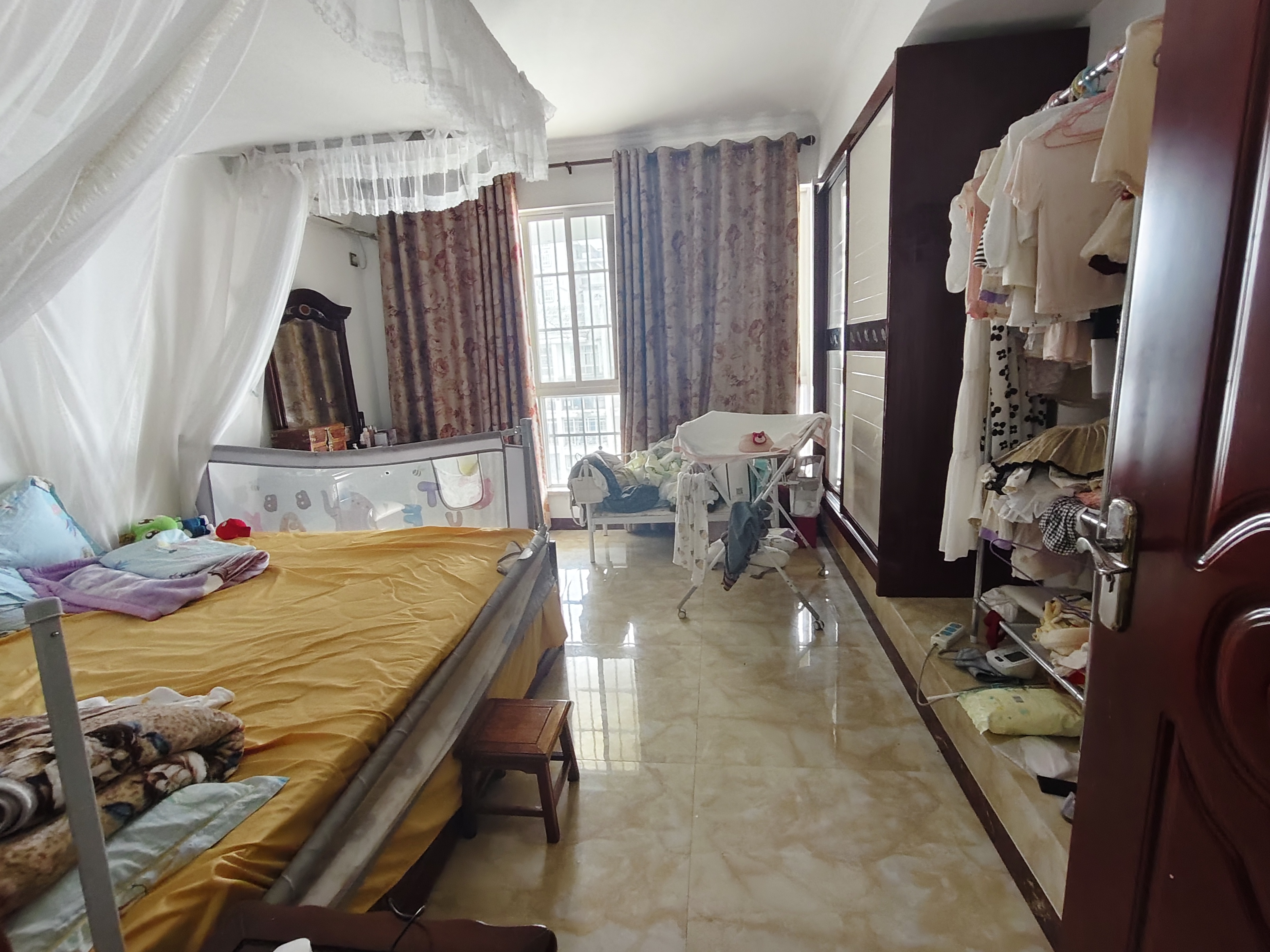 宝泰温泉花园  4室2厅2卫    3800.0元/月室内图