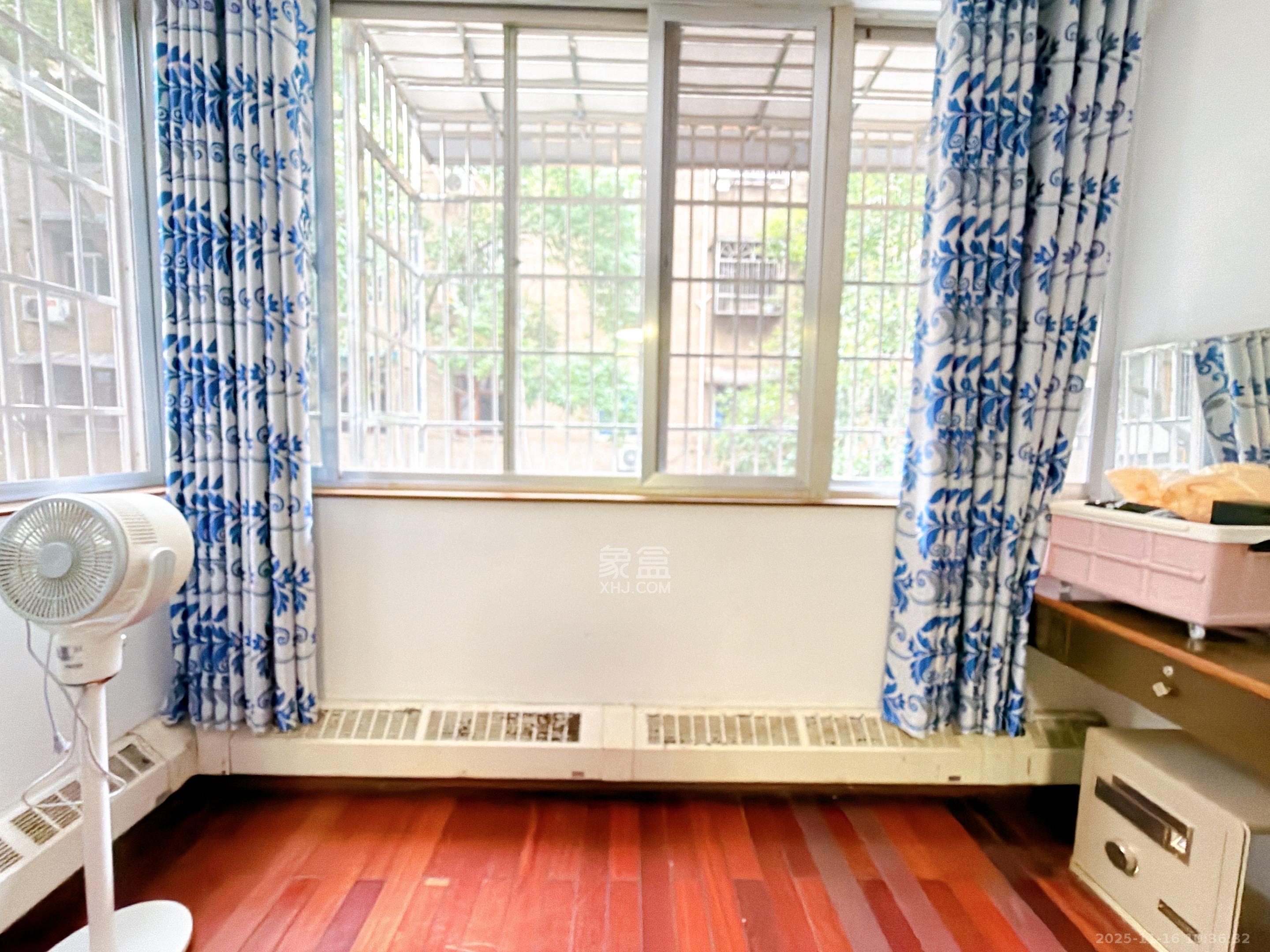 湖南日报宿舍  3室2厅1卫    3500.0元/月室内图