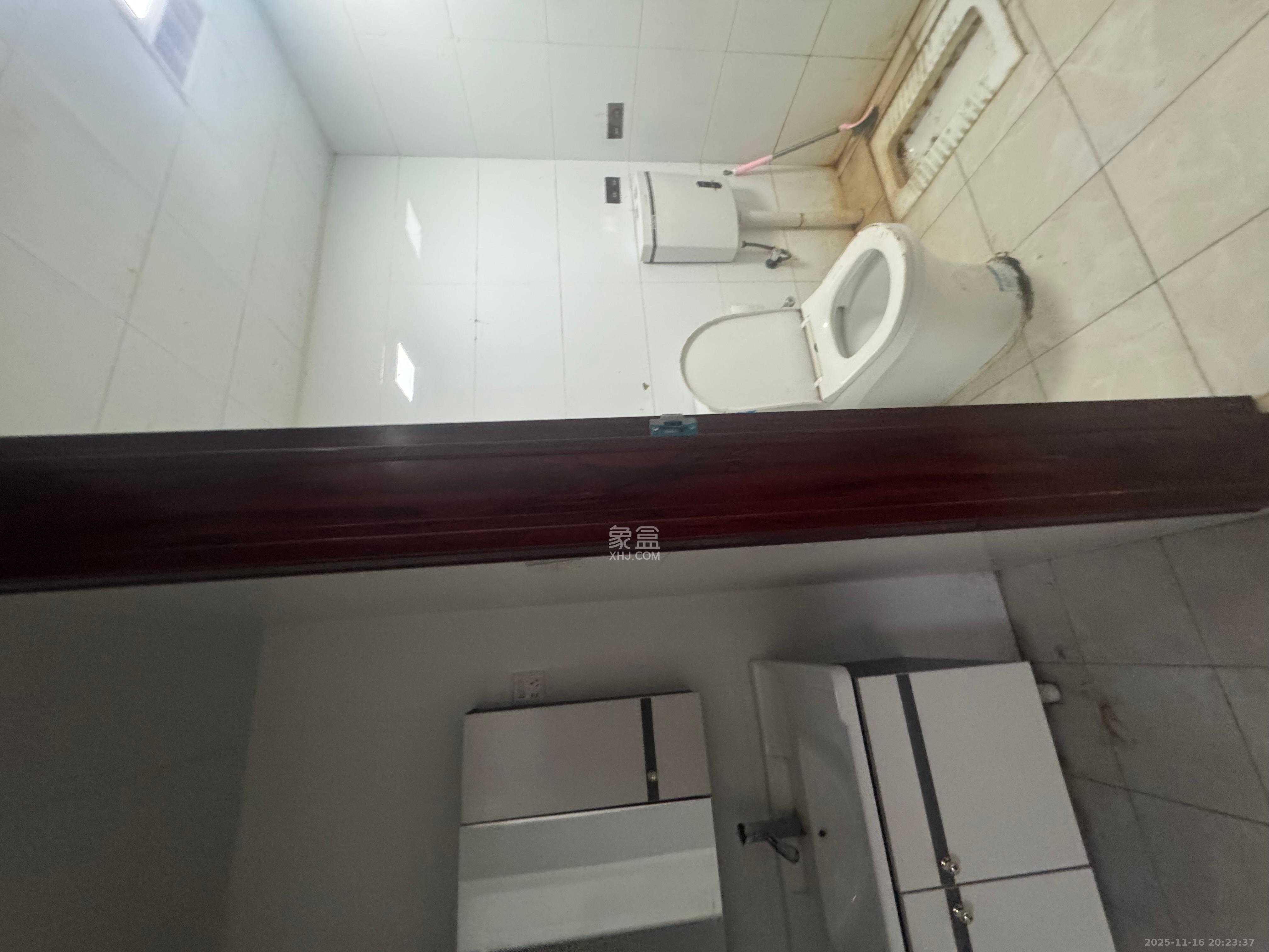 城市花园  3室1厅1卫    3200.0元/月室内图