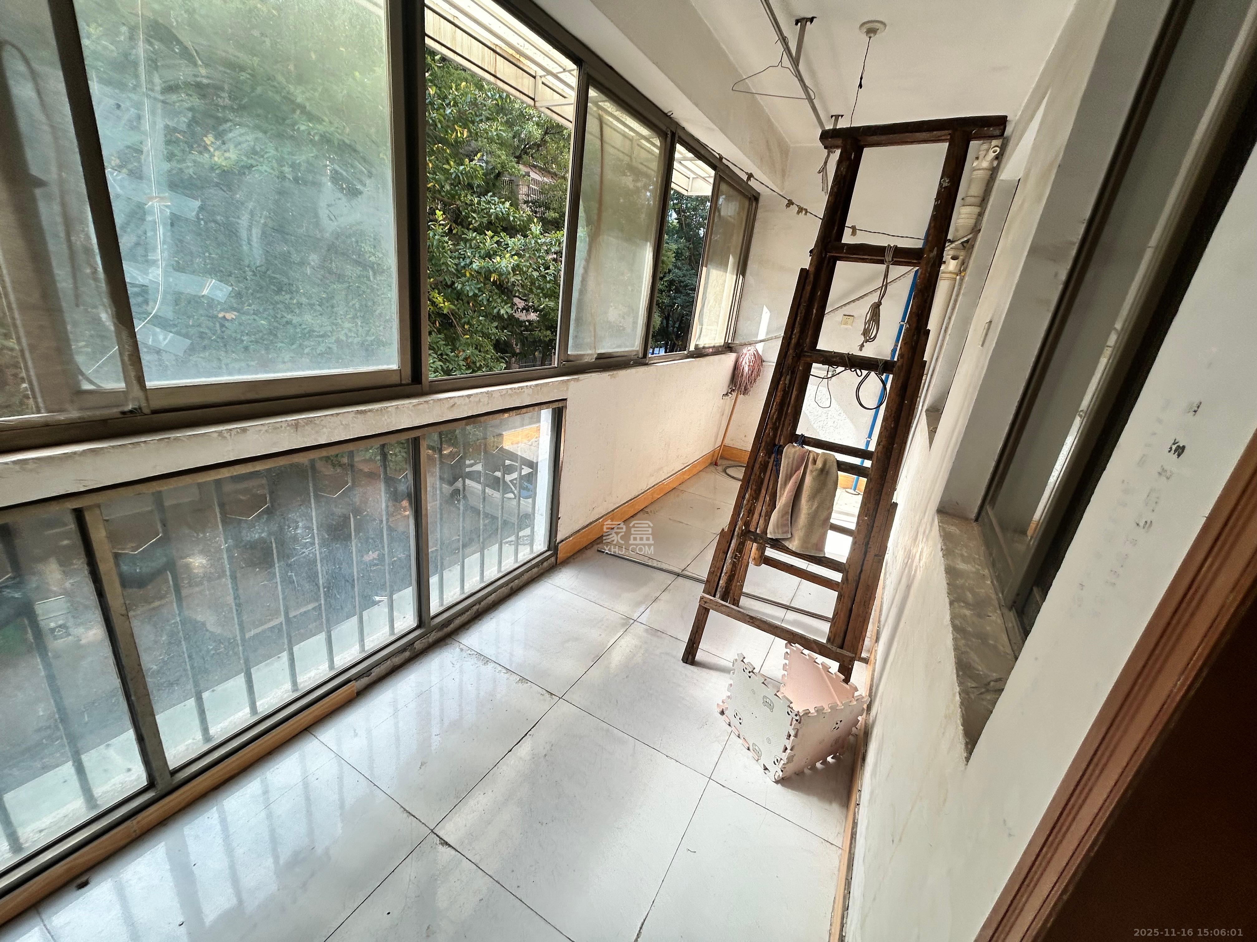 芙蓉公寓 1室2厅2卫 2500.0元/月 芙蓉公寓 1室2厅2卫 2500.0元/月室内图