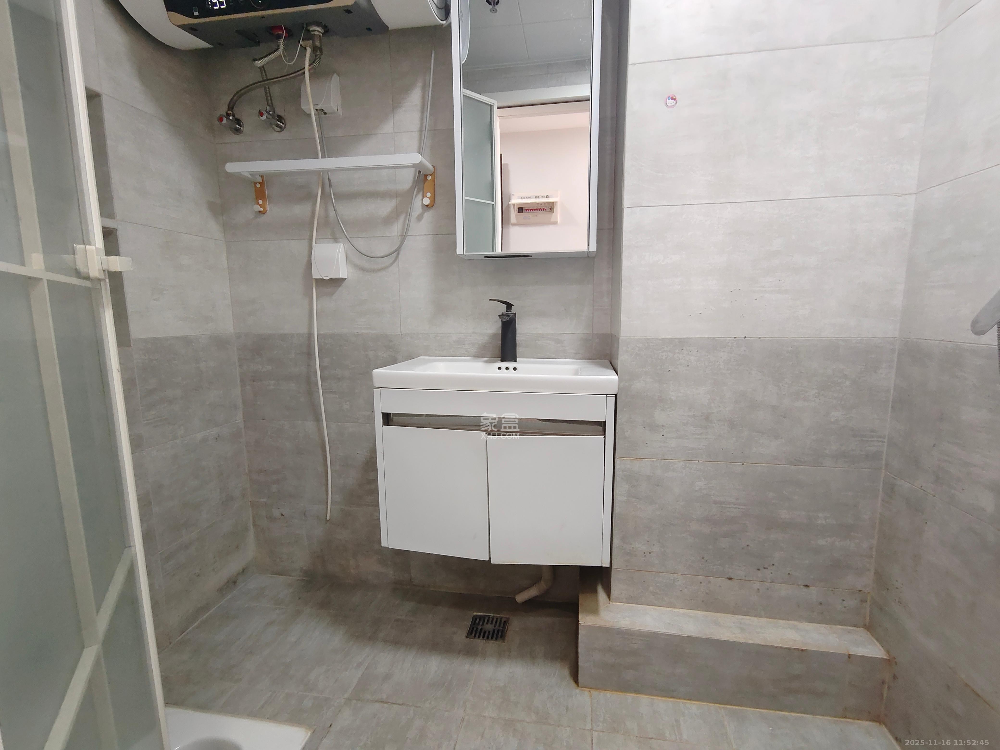 保利海德公园  1室1厅1卫    1600.0元/月室内图