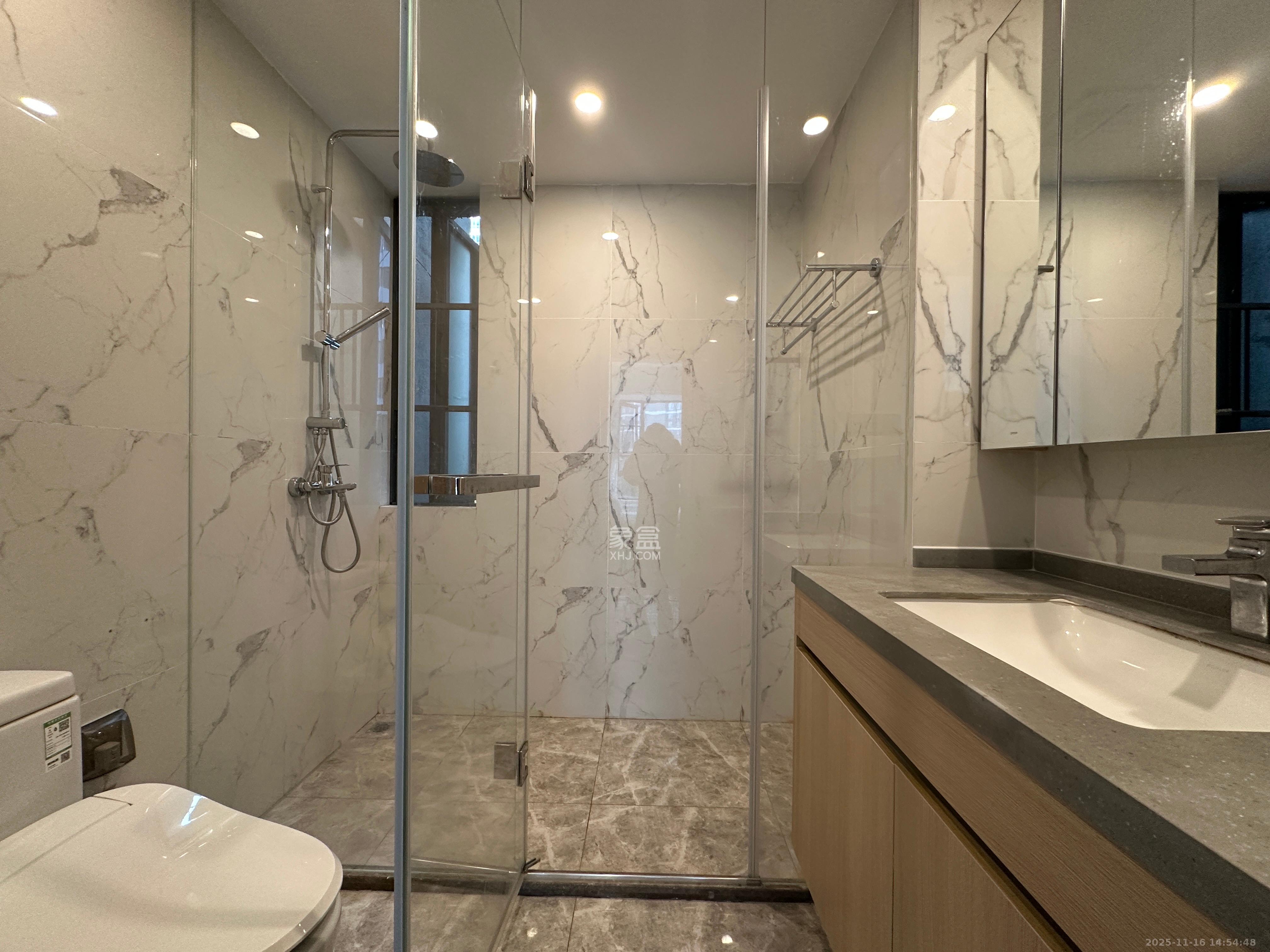 复地滨江金融中心  4室2厅2卫    6900.0元/月室内图