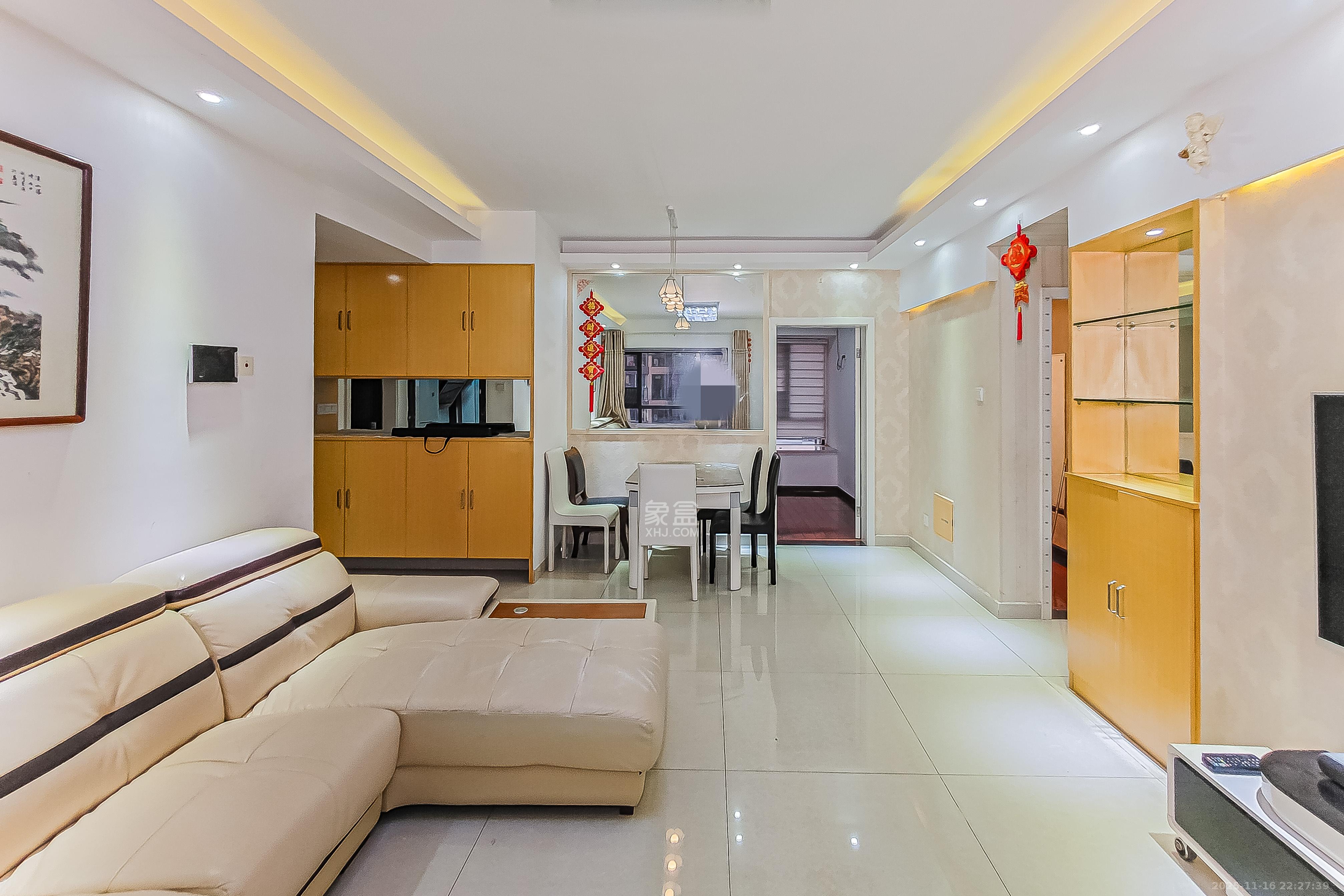 钱隆首府(福晟御园)  3室2厅2卫    135.0万客厅