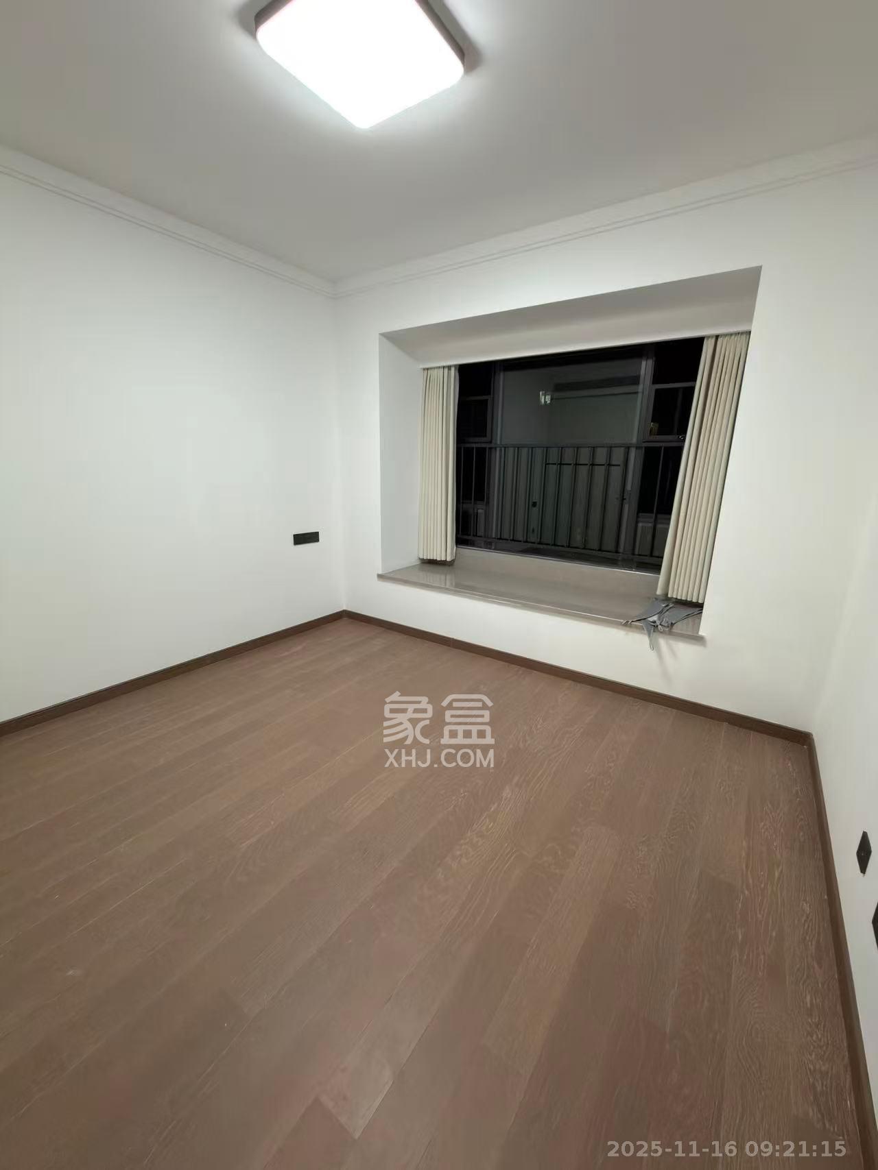 金地都会风華  4室2厅2卫    3600.0元/月室内图