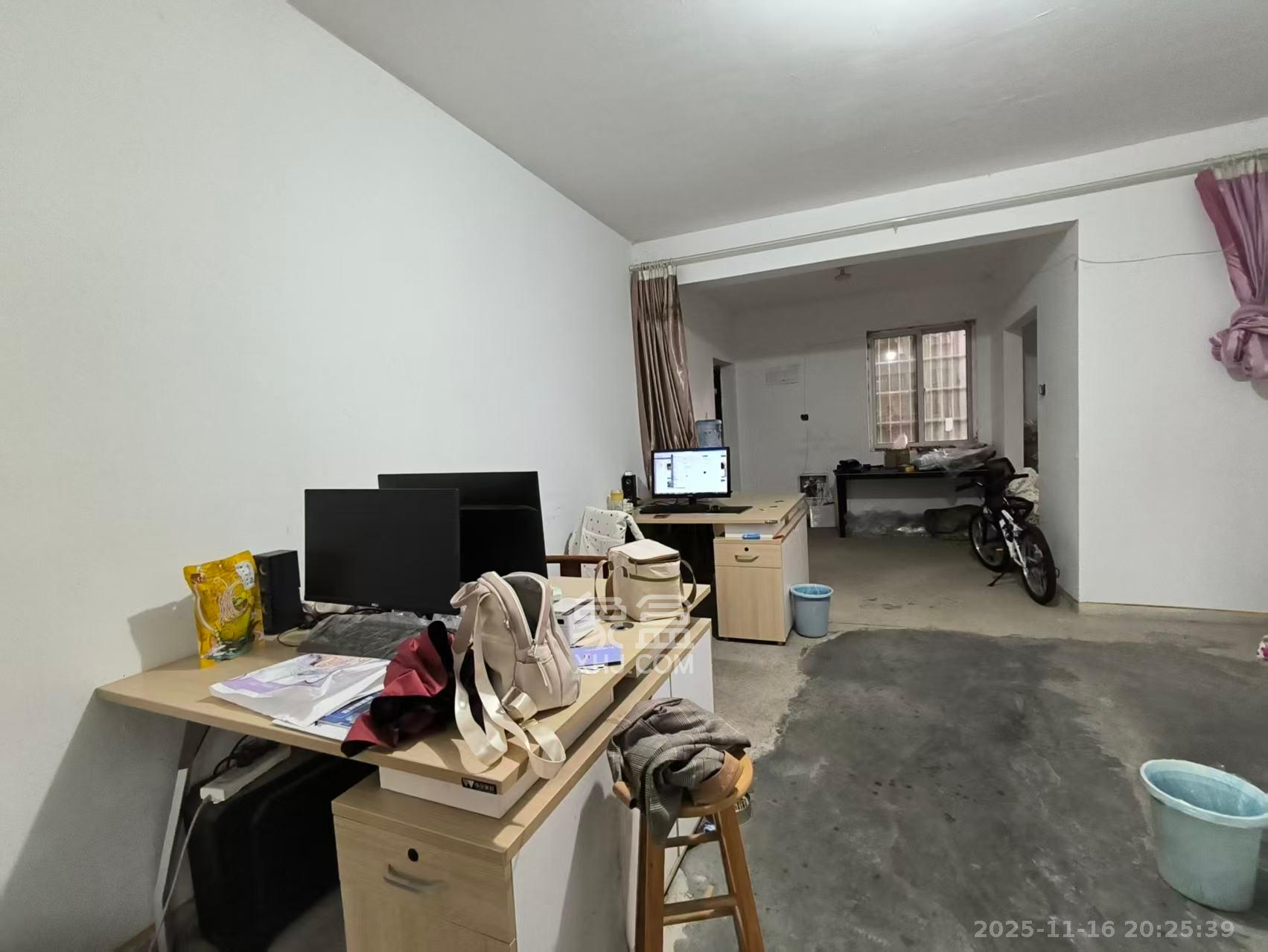 星城新宇川河苑 3室2厅1卫 2000.0元/月 星城新宇川河苑 3室2厅1卫 2000.0元/月室内图