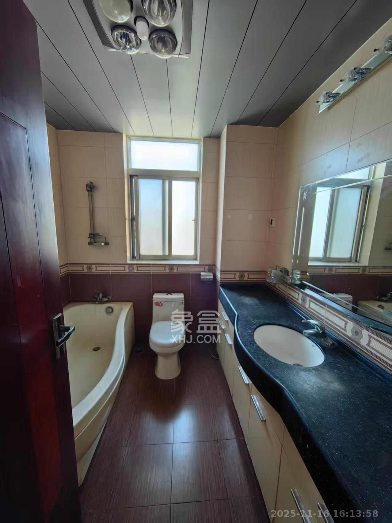 龙柏小区 4室2厅2卫 3200.0元/月 龙柏小区 4室2厅2卫 3200.0元/月室内图