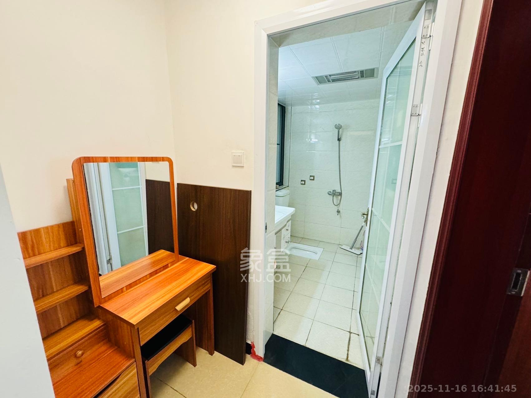 半山壹号  2室1厅1卫    2800.0元/月室内图