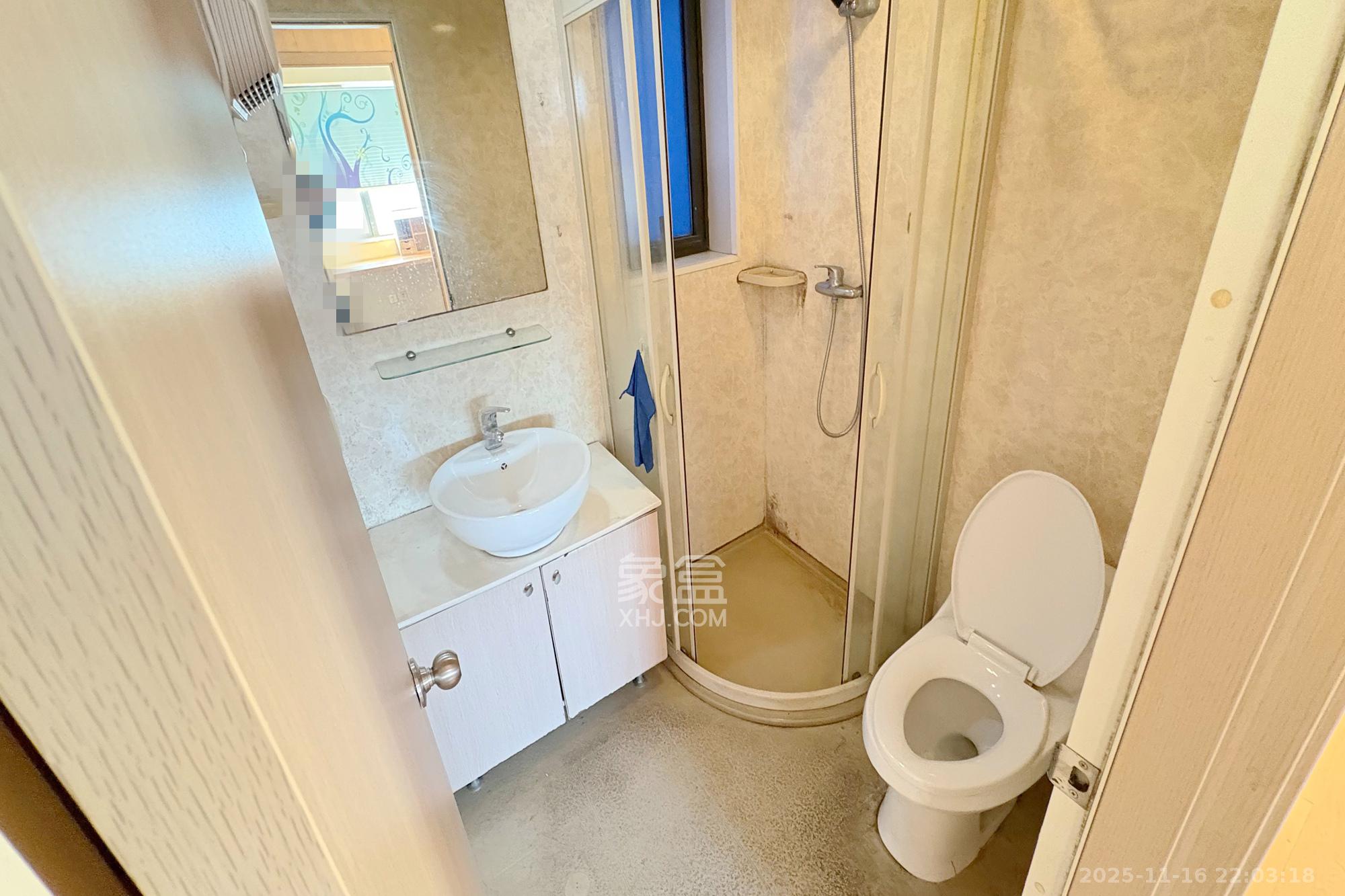 盛世美居荷园  3室2厅1卫    110.0万卫生间