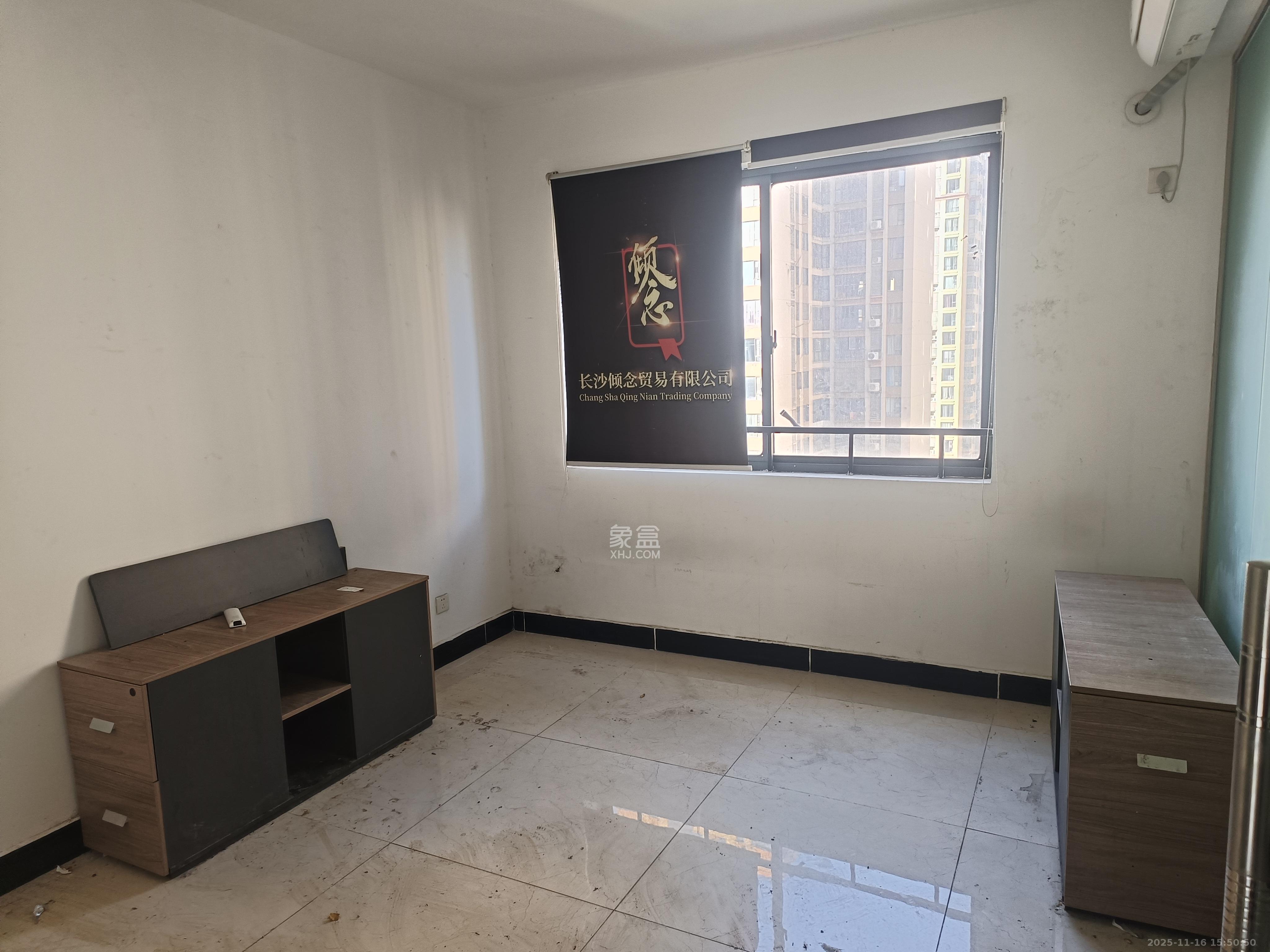 雨花公馆(紫苔名苑) 4室2厅2卫 3200.0元/月 雨花公馆(紫苔名苑) 4室2厅2卫 3200.0元/月室内图