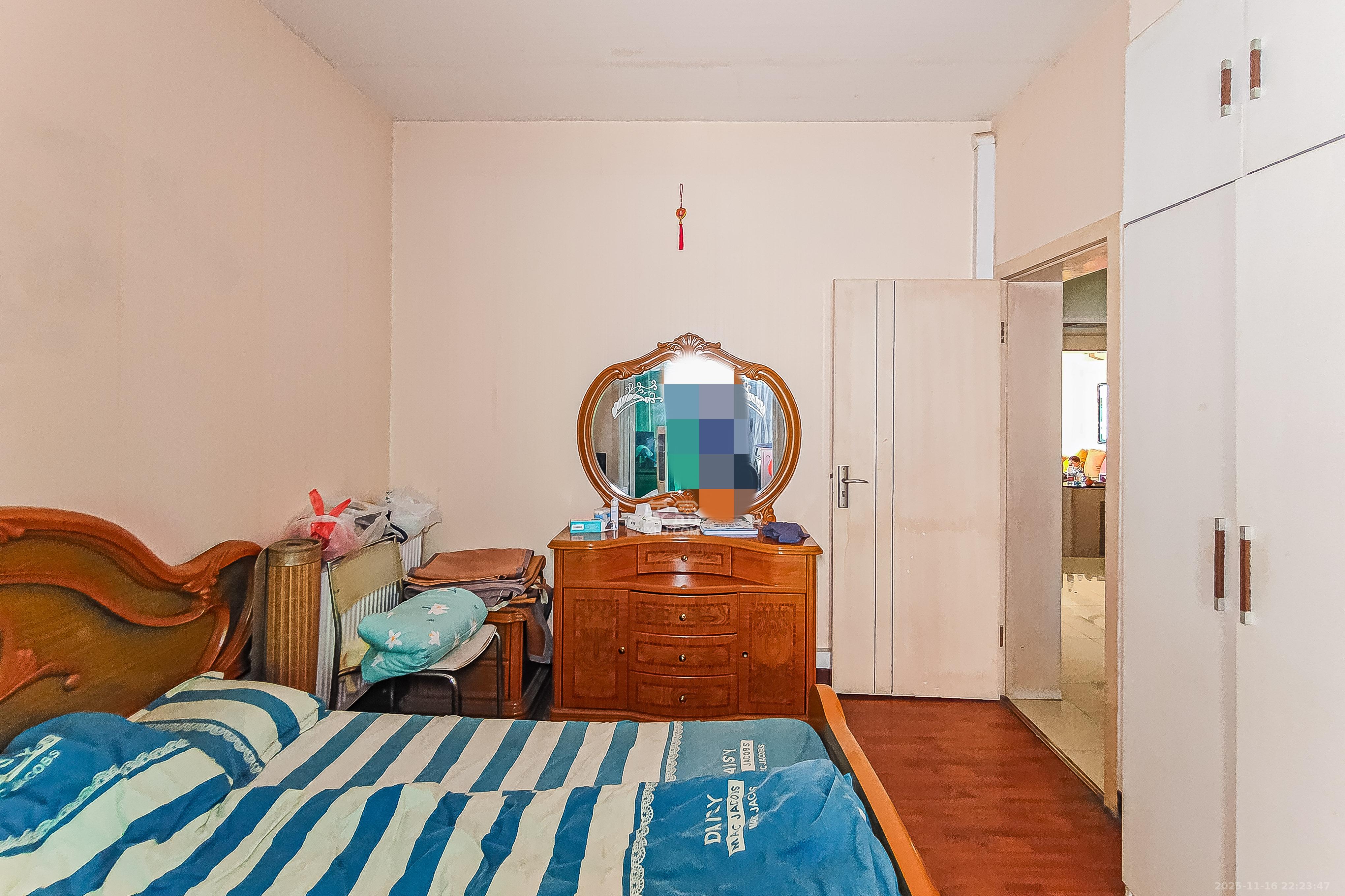 创远景园 4室2厅2卫 155.0万 创远景园 4室2厅2卫 155.0万卧室