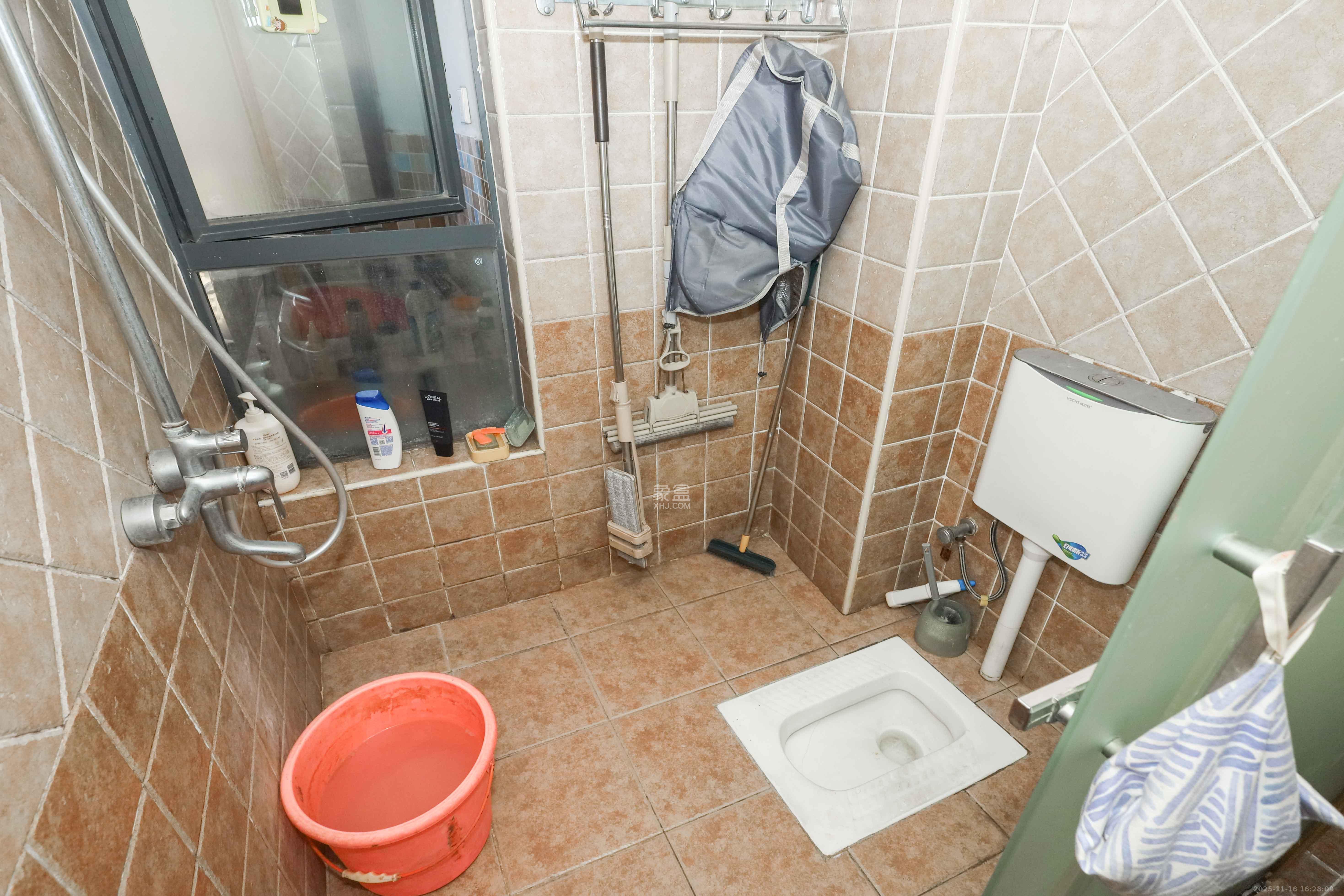 保利麓谷林语C区 4室2厅1卫 120.0万 保利麓谷林语C区 4室2厅1卫 120.0万卫生间