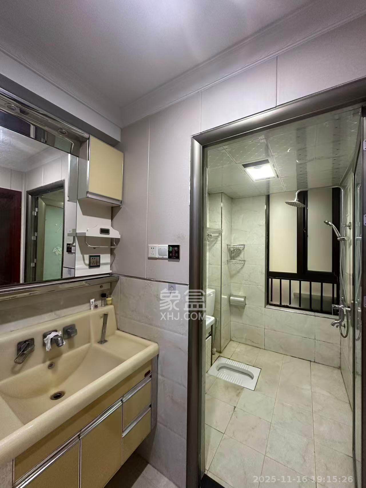 华润凤凰城三期  3室2厅1卫    1800.0元/月室内图