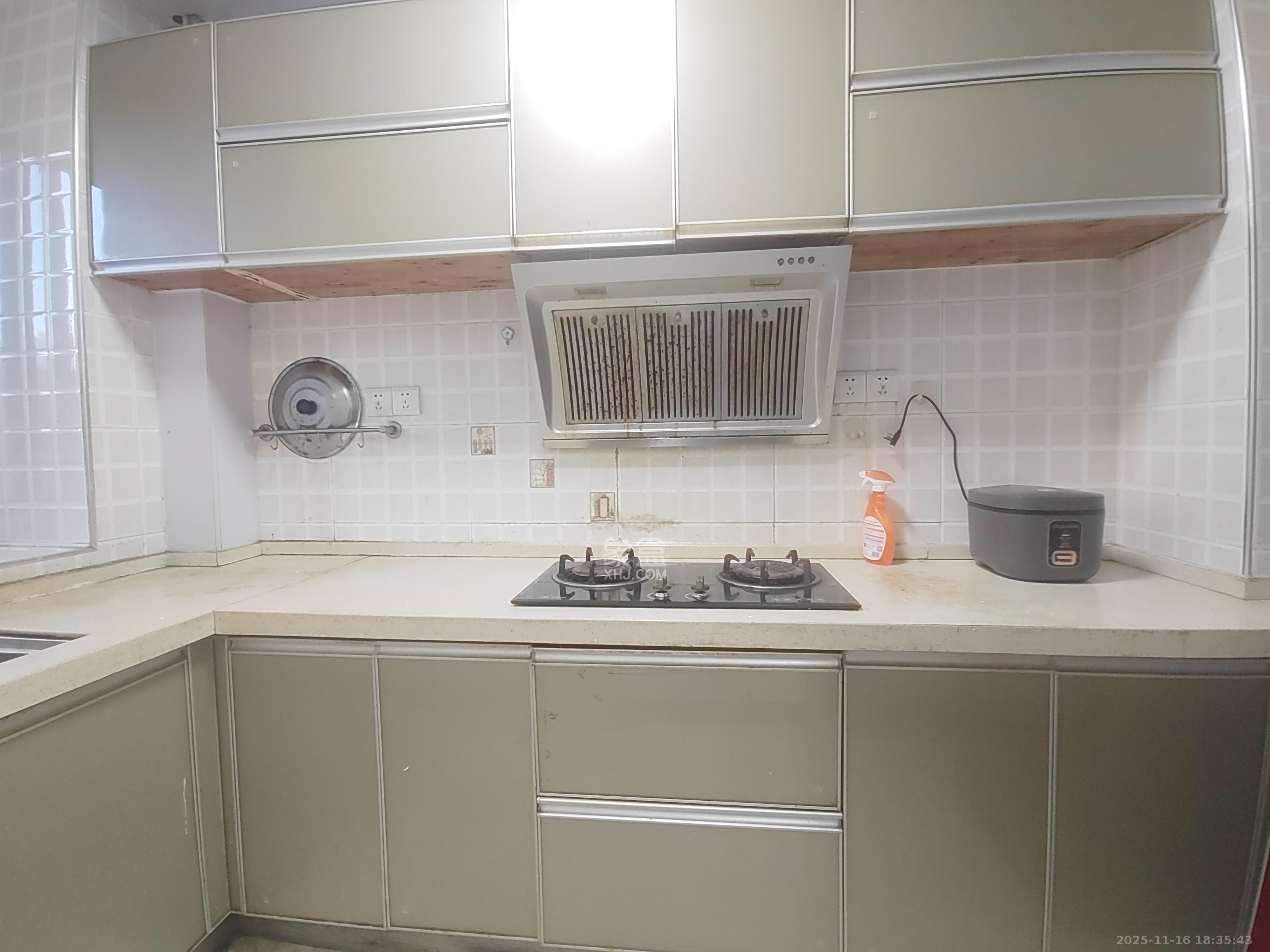 保利麓谷林语E区 3室2厅1卫 2350.0元/月 保利麓谷林语E区 3室2厅1卫 2350.0元/月室内图