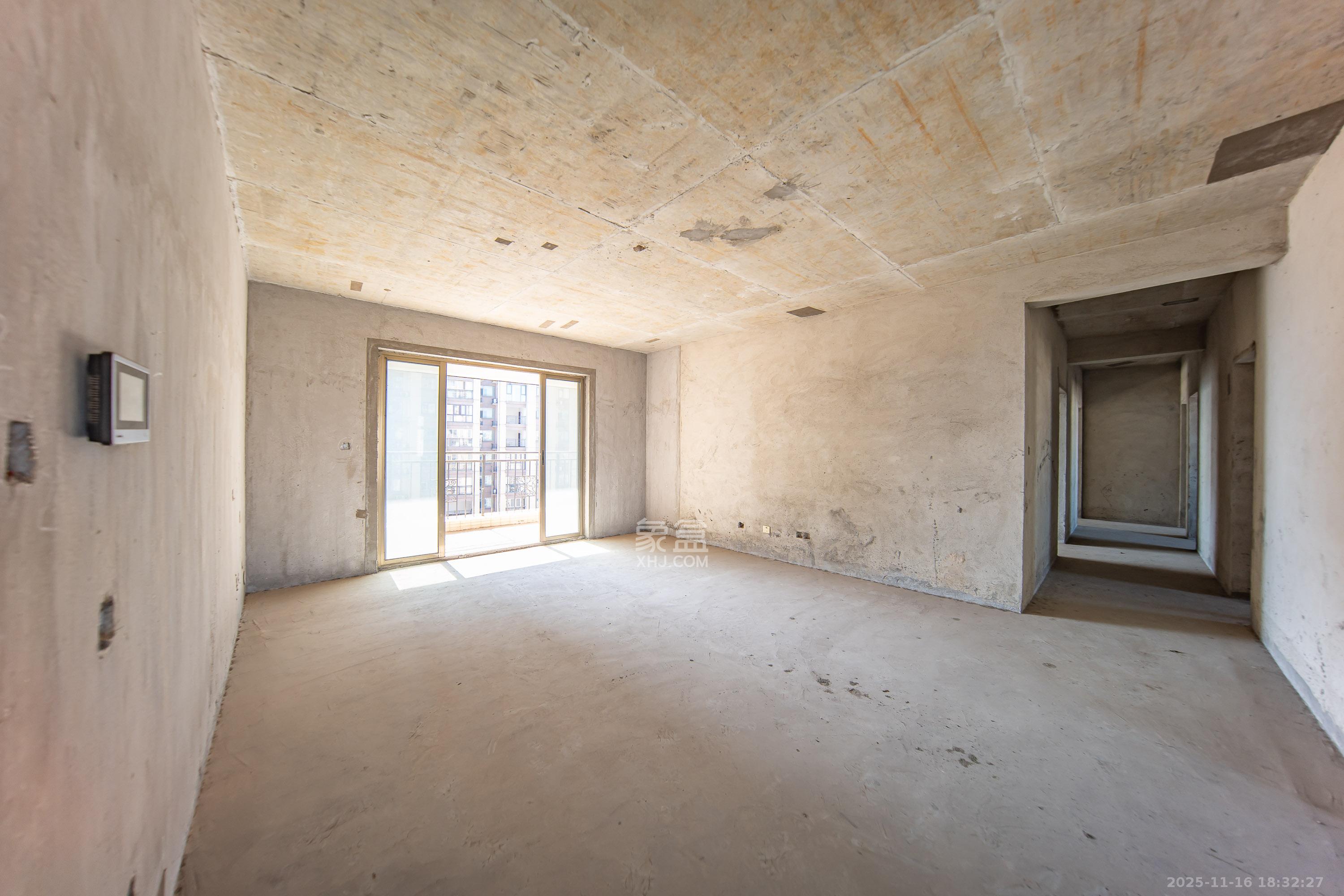 江山帝景雅典  4室2厅1卫    160.0万客厅