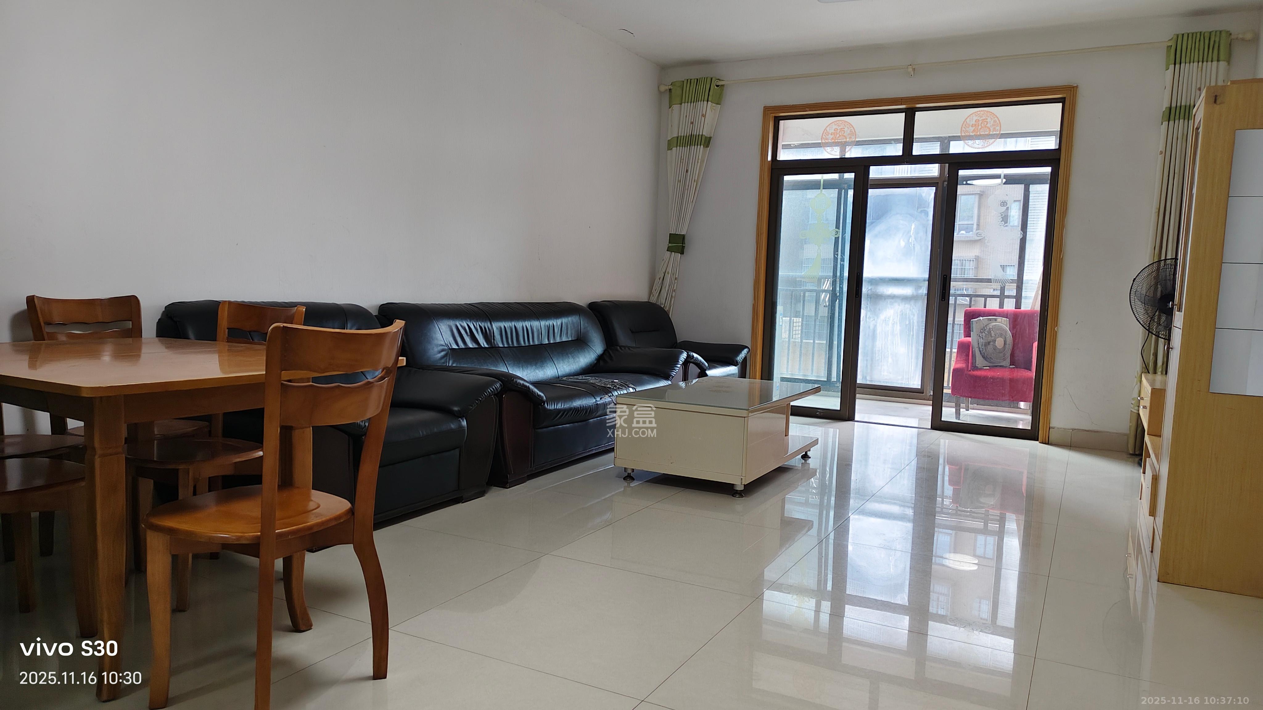 阳光晶城  2室1厅1卫    1800.0元/月