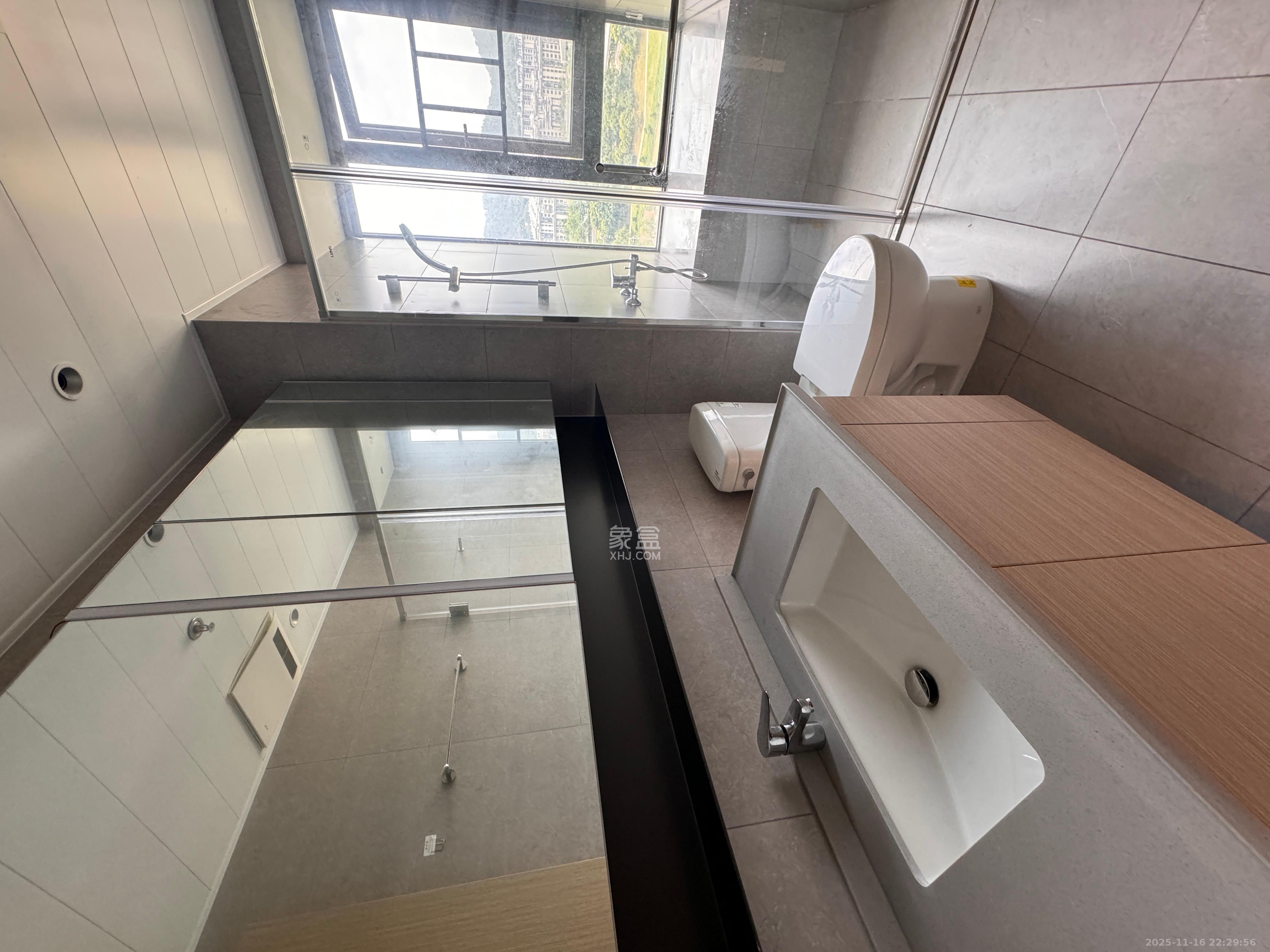 时代梅溪领峰  4室2厅2卫    5000.0元/月室内图