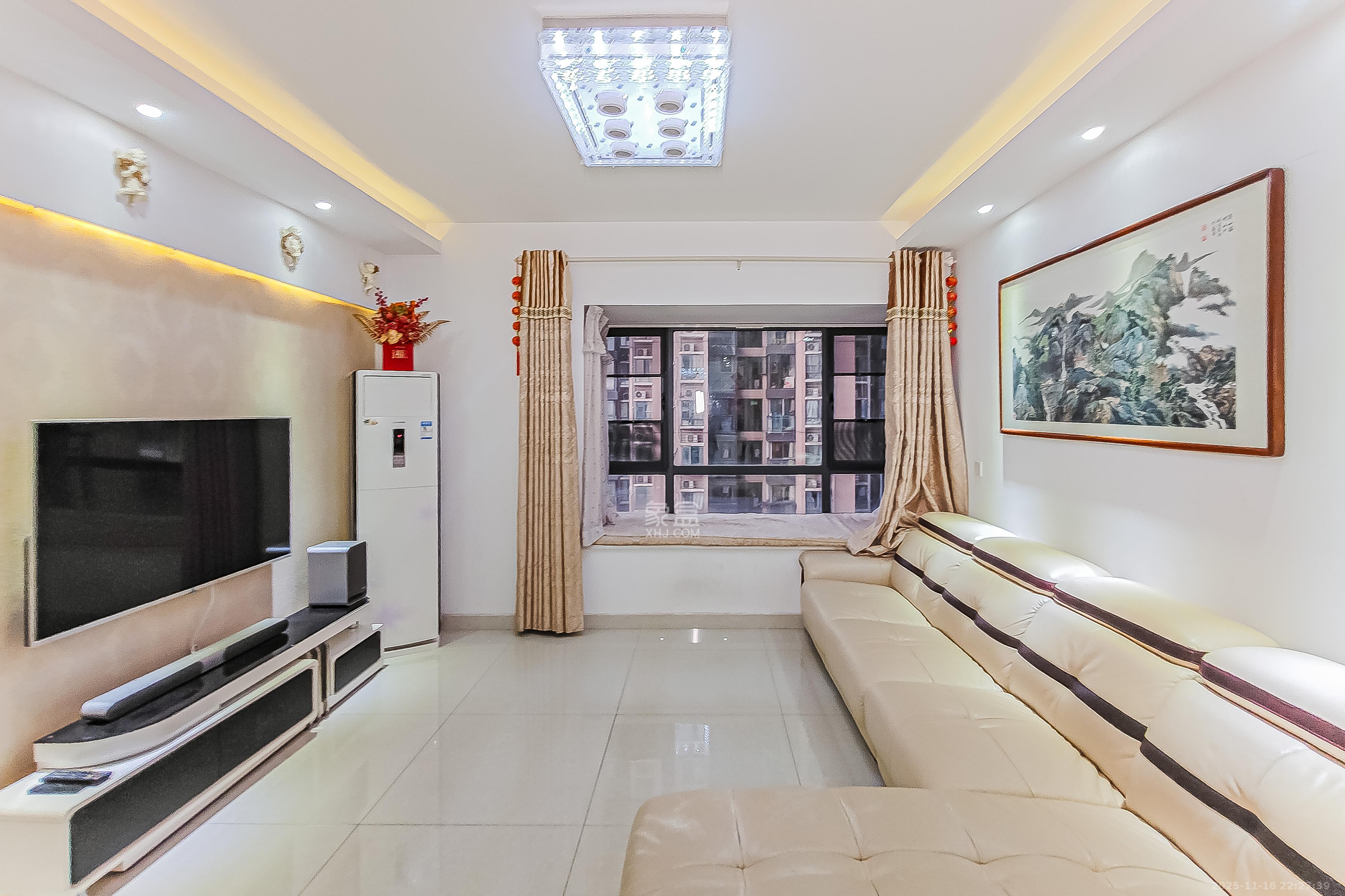 钱隆首府(福晟御园) 3室2厅2卫 135.0万 钱隆首府(福晟御园) 3室2厅2卫 135.0万客厅