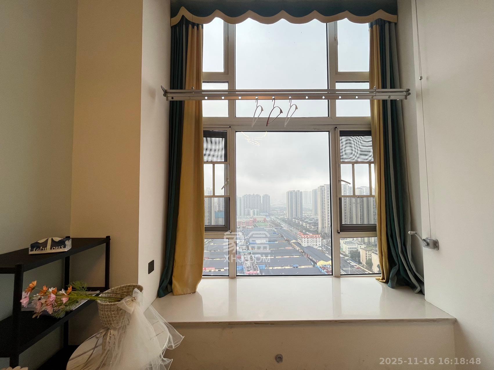 芙蓉万国城MOMA（卓越汇富苑）  1室1厅1卫    2000.0元/月室内图