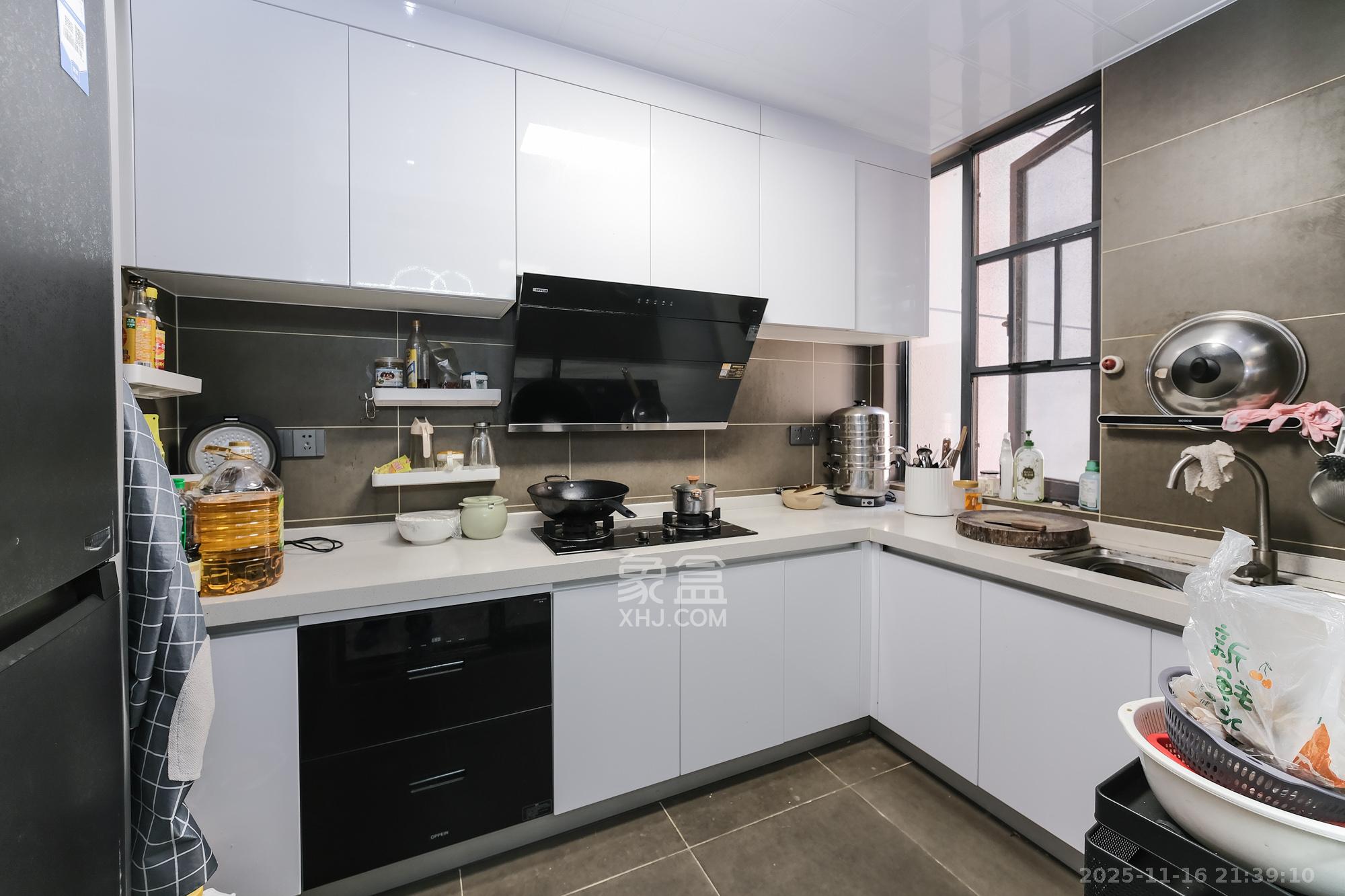 运达锦绣广场  4室2厅2卫    159.8万厨房