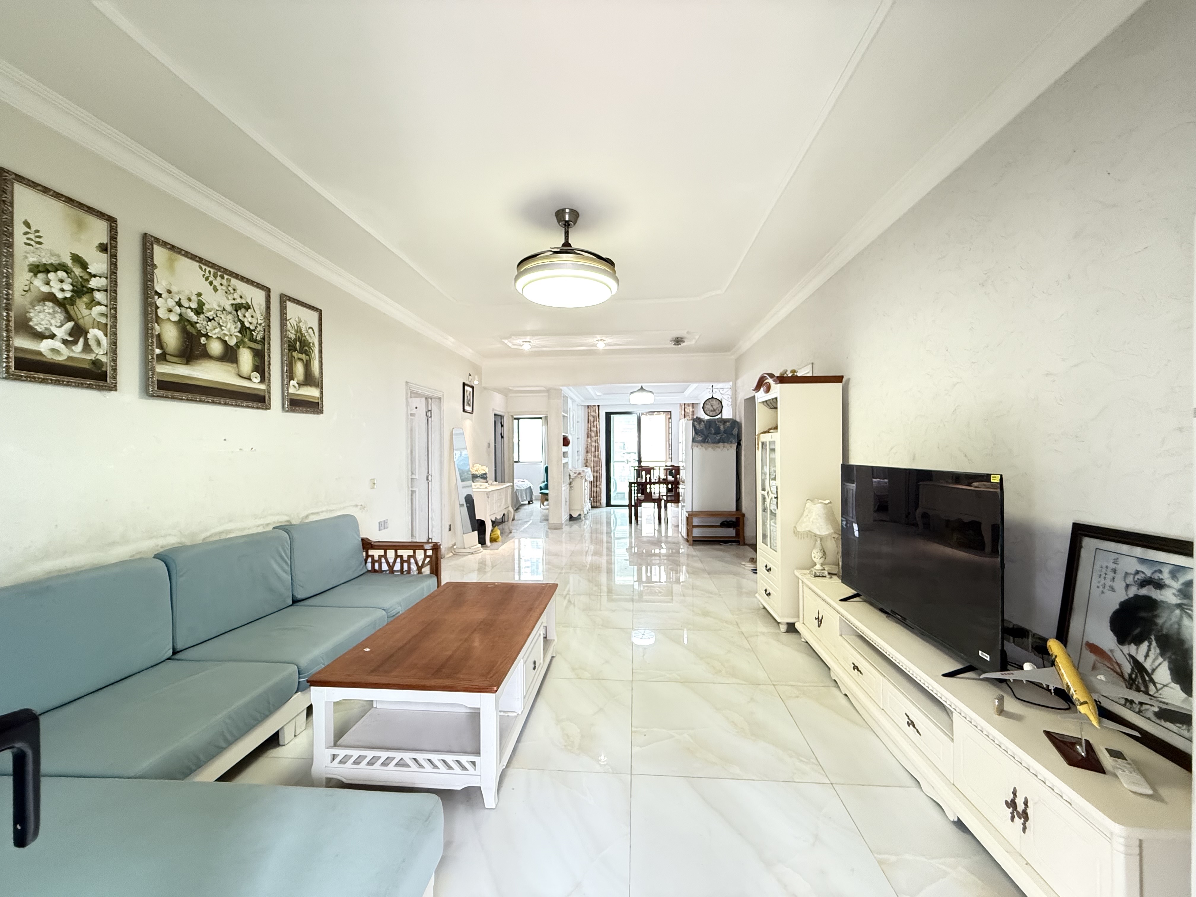 江畔人家 3室2厅2卫 3500.0元/月 江畔人家 3室2厅2卫 3500.0元/月室内图