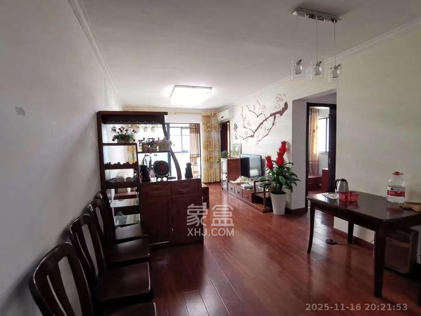 好莱城（弘德西街）  3室2厅2卫    2500.0元/月室内图