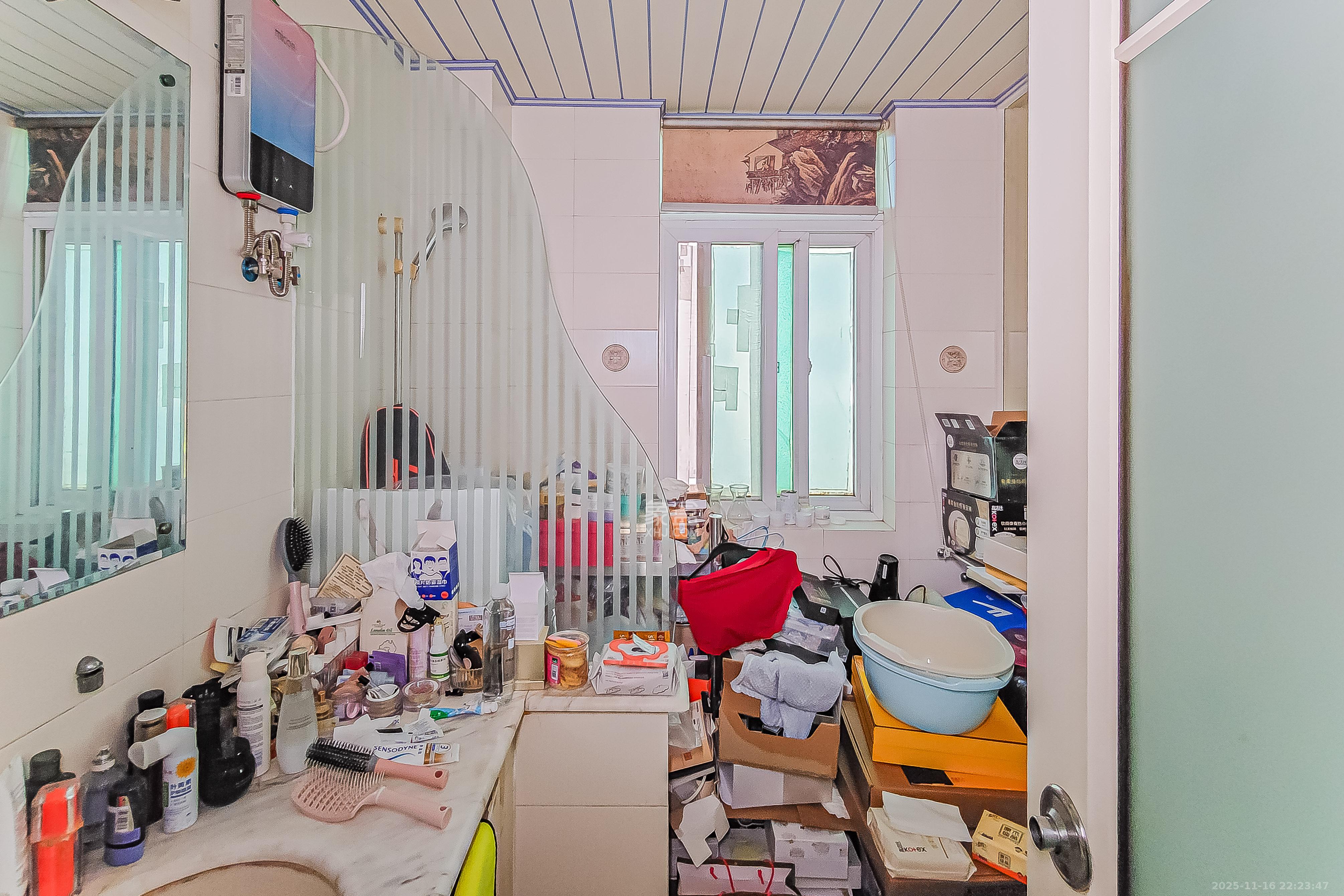 创远景园  4室2厅2卫    155.0万卫生间