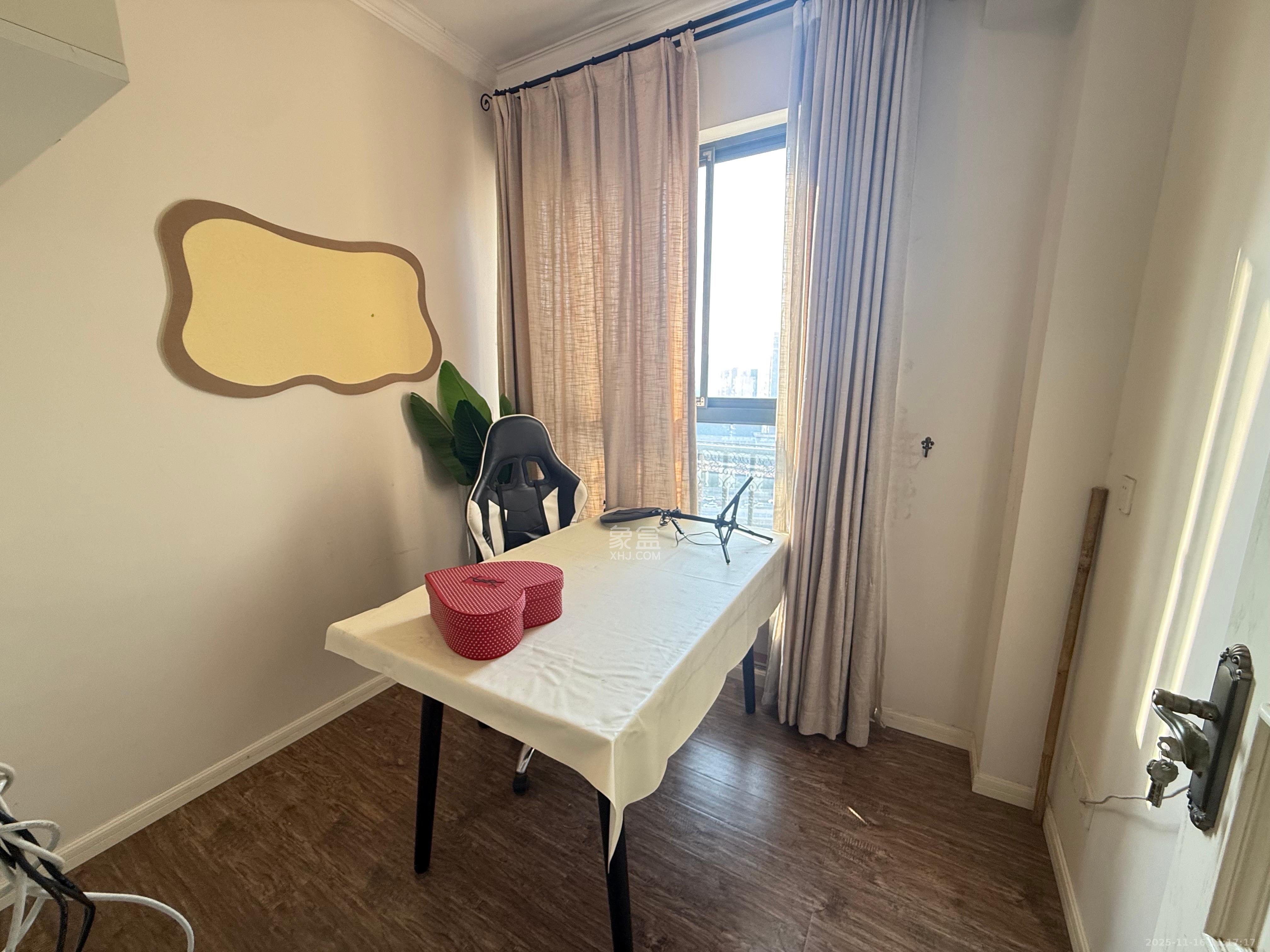 泊爱蓝湾 1室2厅2卫 2400.0元/月 泊爱蓝湾 1室2厅2卫 2400.0元/月室内图