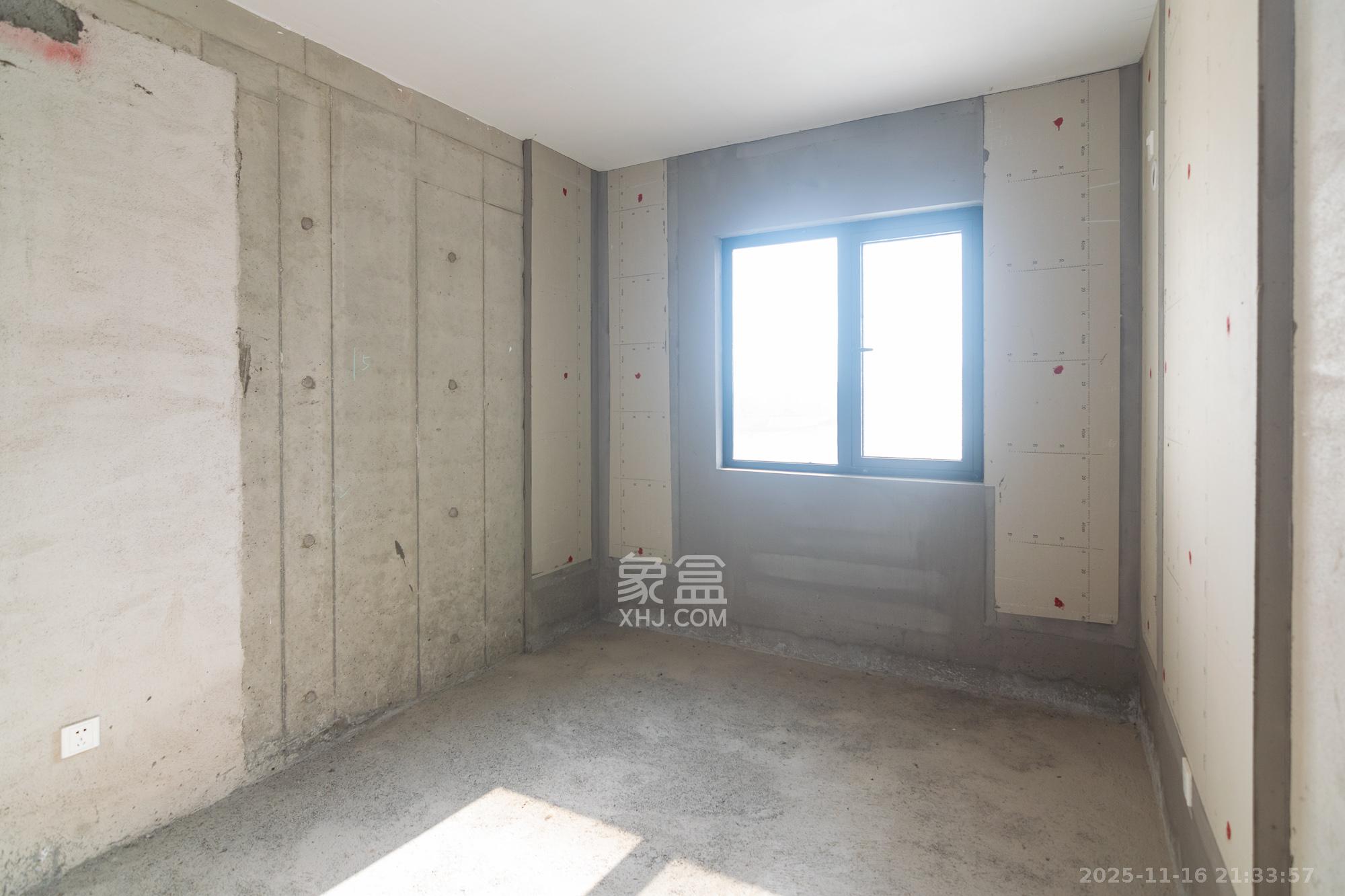 中粮鸿云 4室2厅2卫 82.8万 中粮鸿云 4室2厅2卫 82.8万卧室