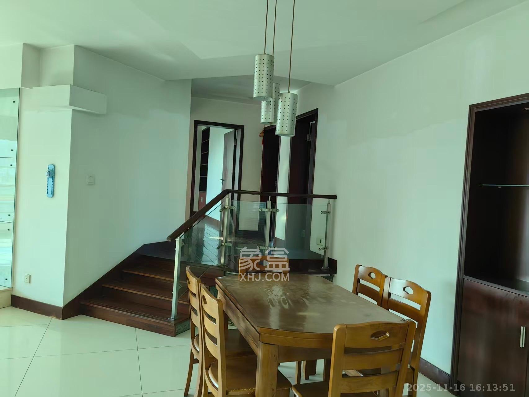 龙柏小区 4室2厅2卫 3200.0元/月 龙柏小区 4室2厅2卫 3200.0元/月室内图