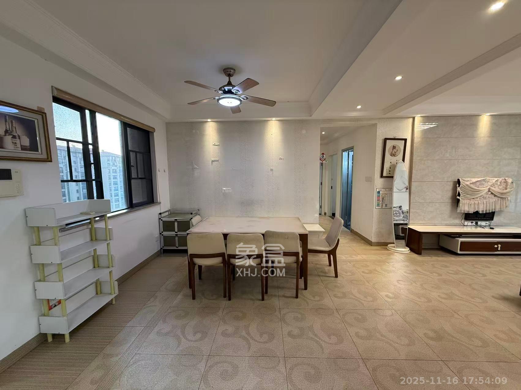 中建芙蓉嘉苑  1室2厅1卫    3000.0元/月室内图