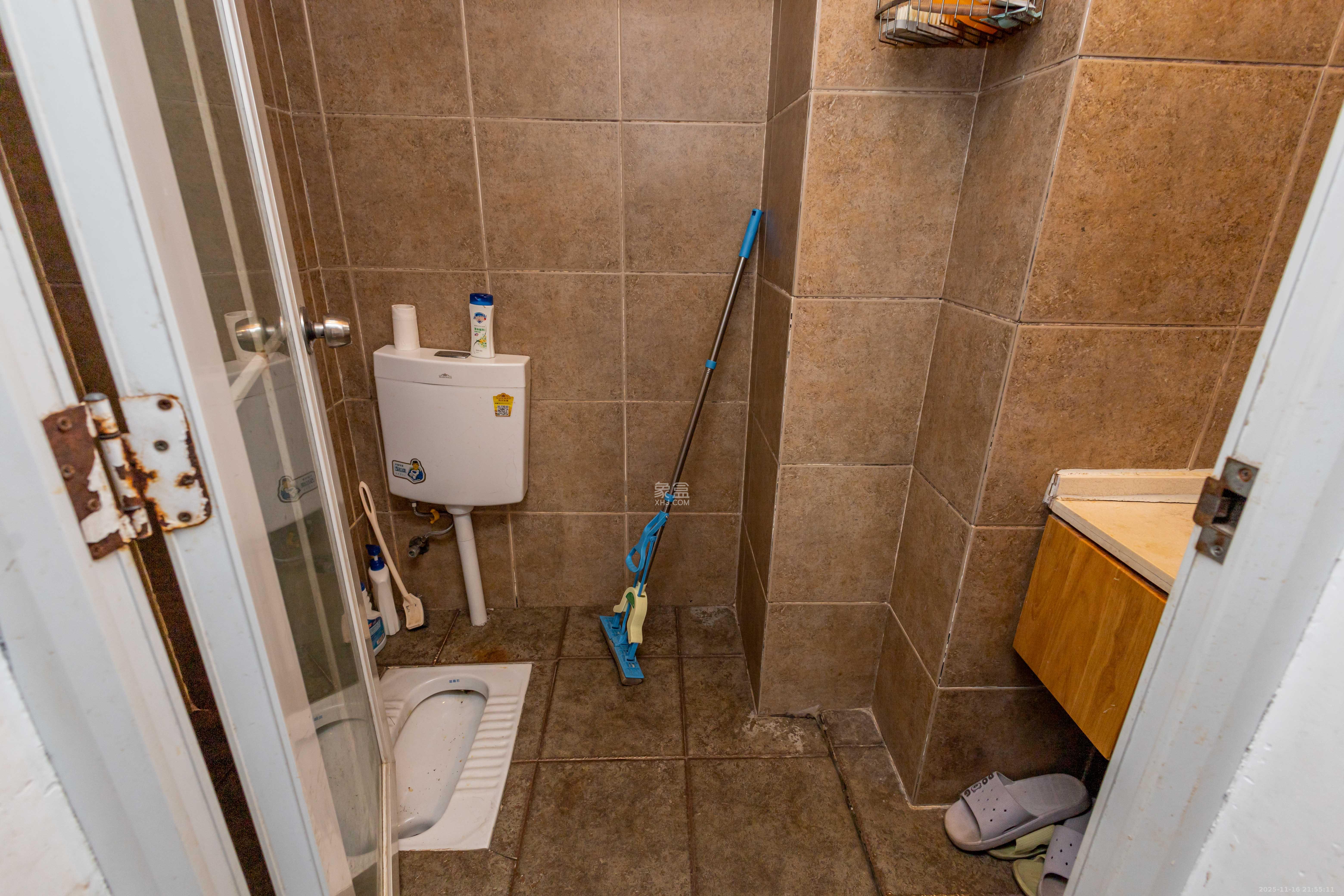 未来蜂巢  3室2厅1卫    42.0万卫生间