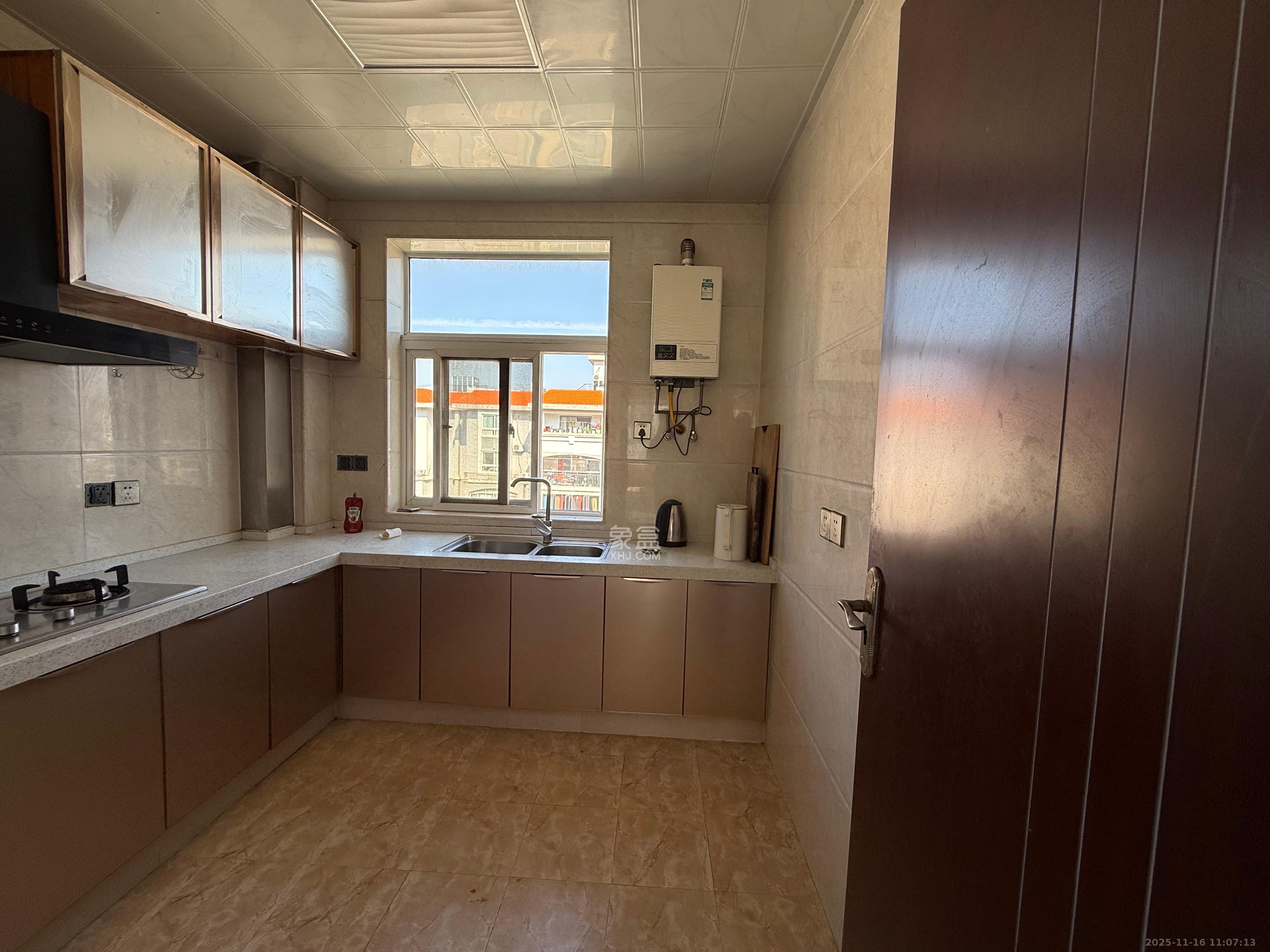 嘉盛华庭(一期、二期、三期) 3室2厅1卫 2300.0元/月 嘉盛华庭(一期、二期、三期) 3室2厅1卫 2300.0元/月室内图