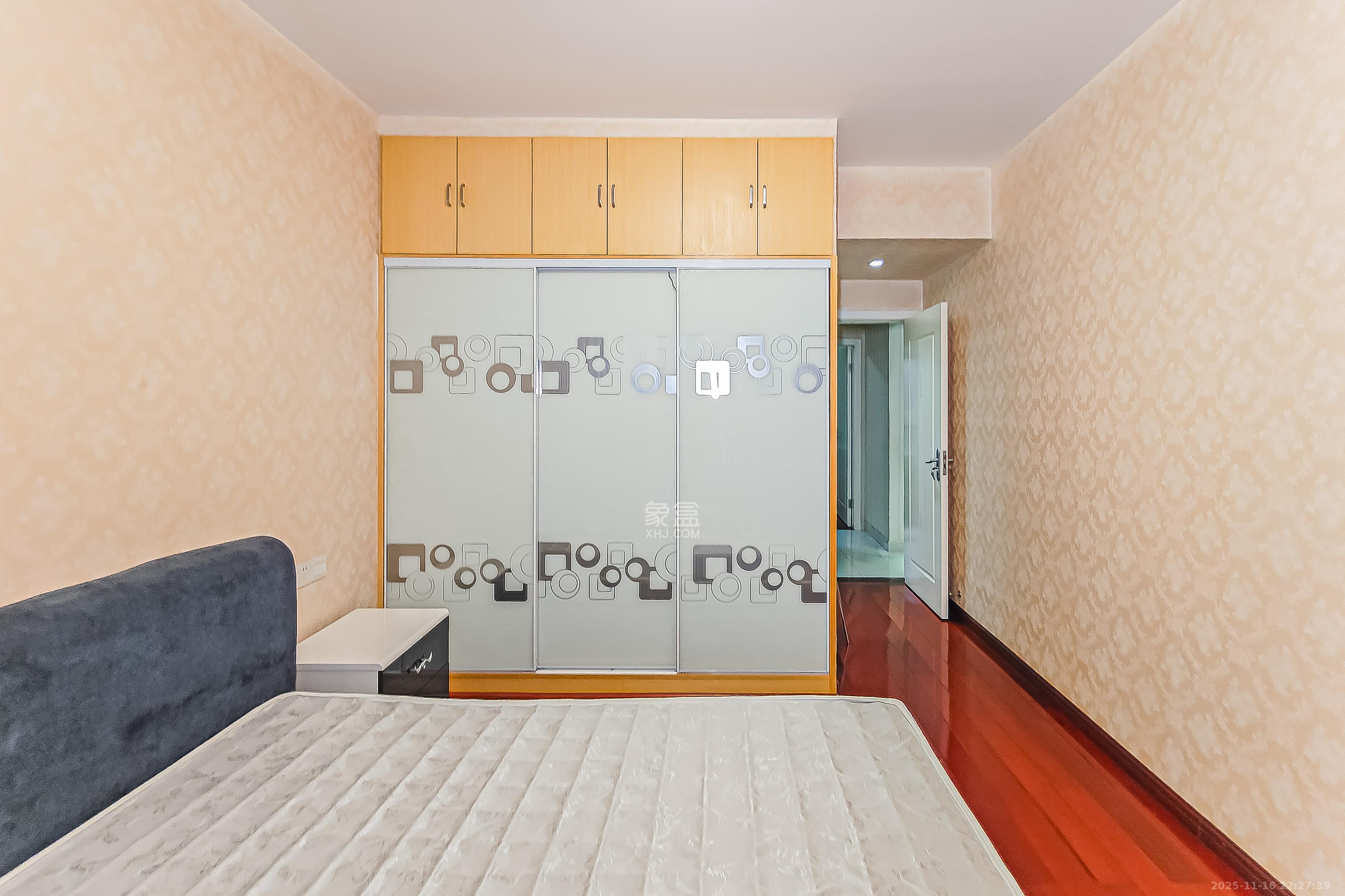 钱隆首府(福晟御园)  3室2厅2卫    135.0万卧室