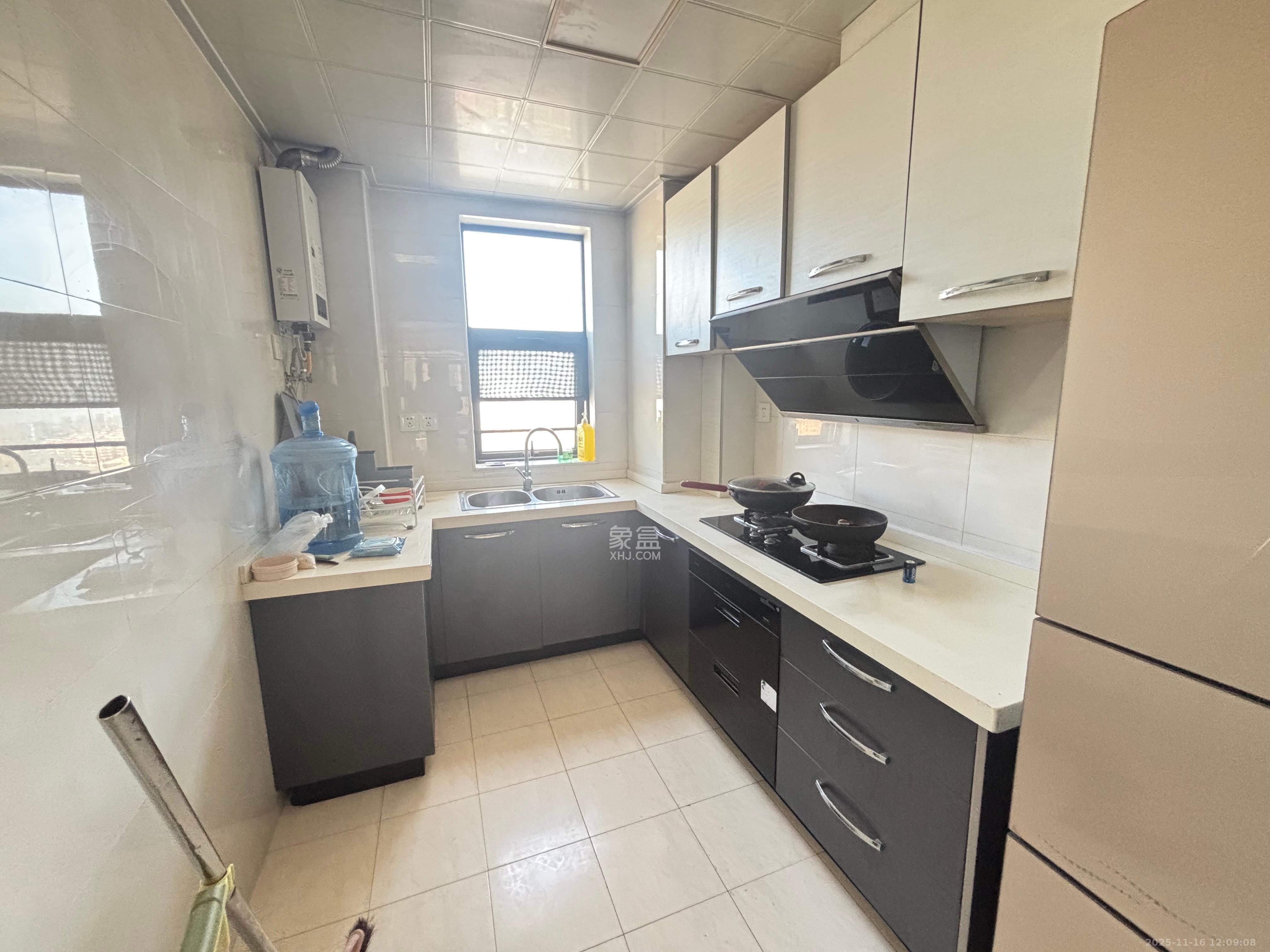 兰亭湾畔  3室2厅2卫    2800.0元/月室内图1