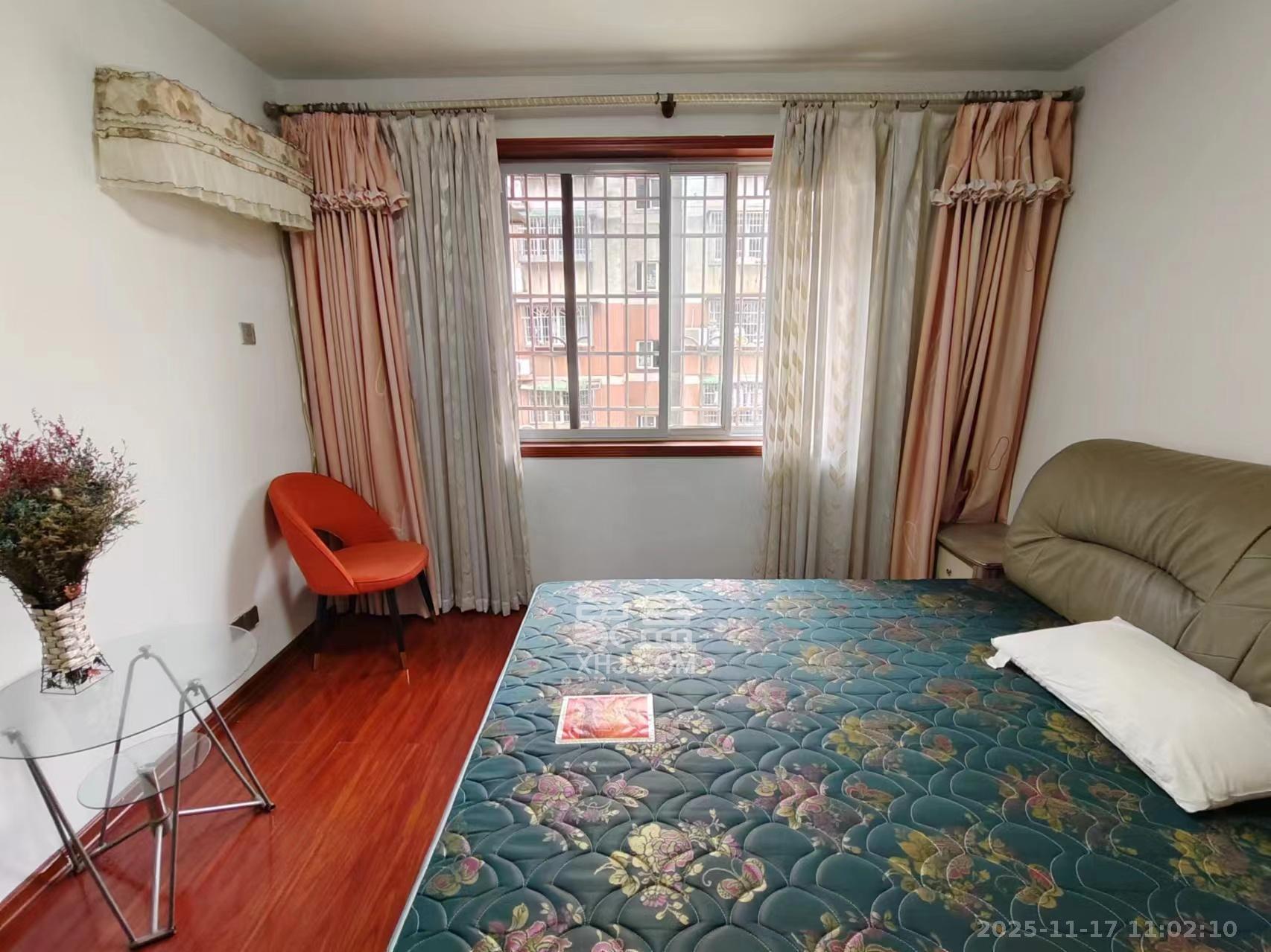 新桥小区 3室2厅2卫 2000.0元/月 新桥小区 3室2厅2卫 2000.0元/月室内图