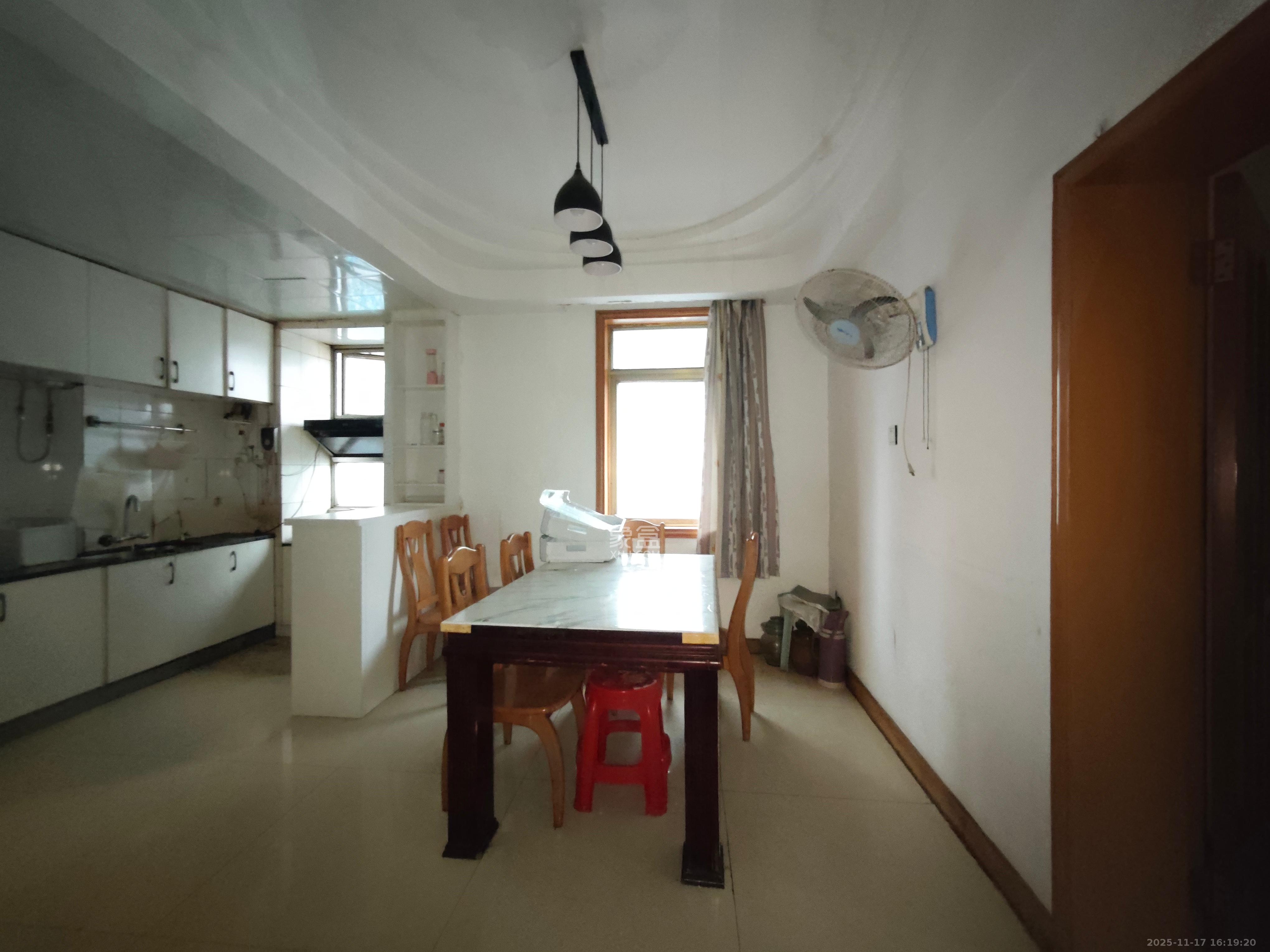 学宫街散盘  3室2厅2卫    2500.0元/月室内图