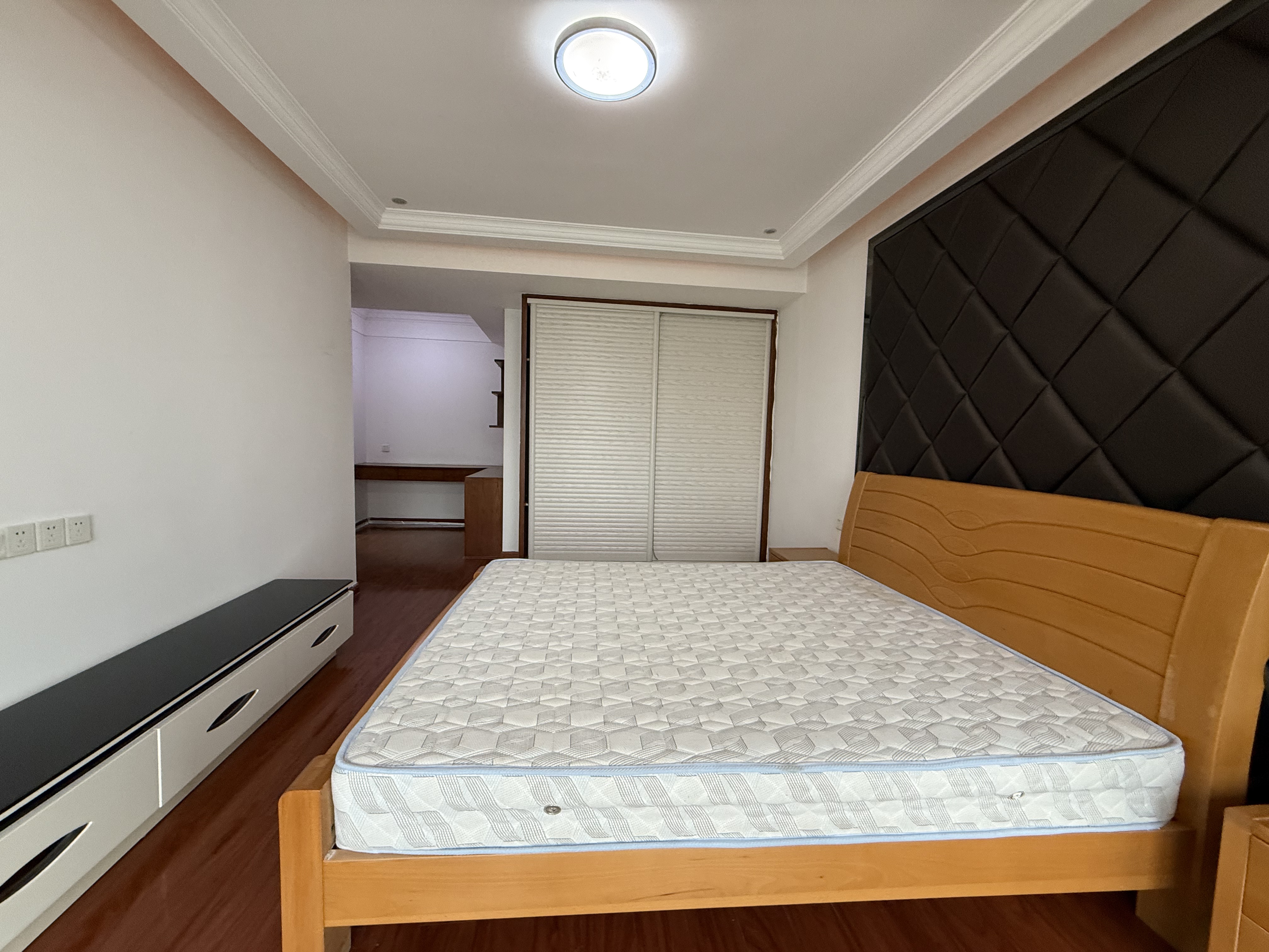 禧诚月畔湾  3室2厅2卫    2200.0元/月室内图