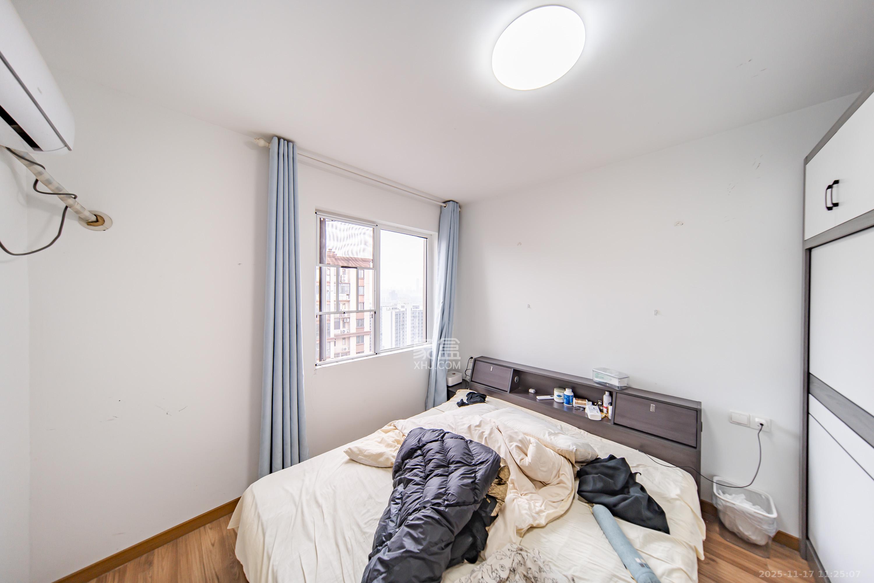 鑫利家园  2室2厅1卫    55.0万卧室