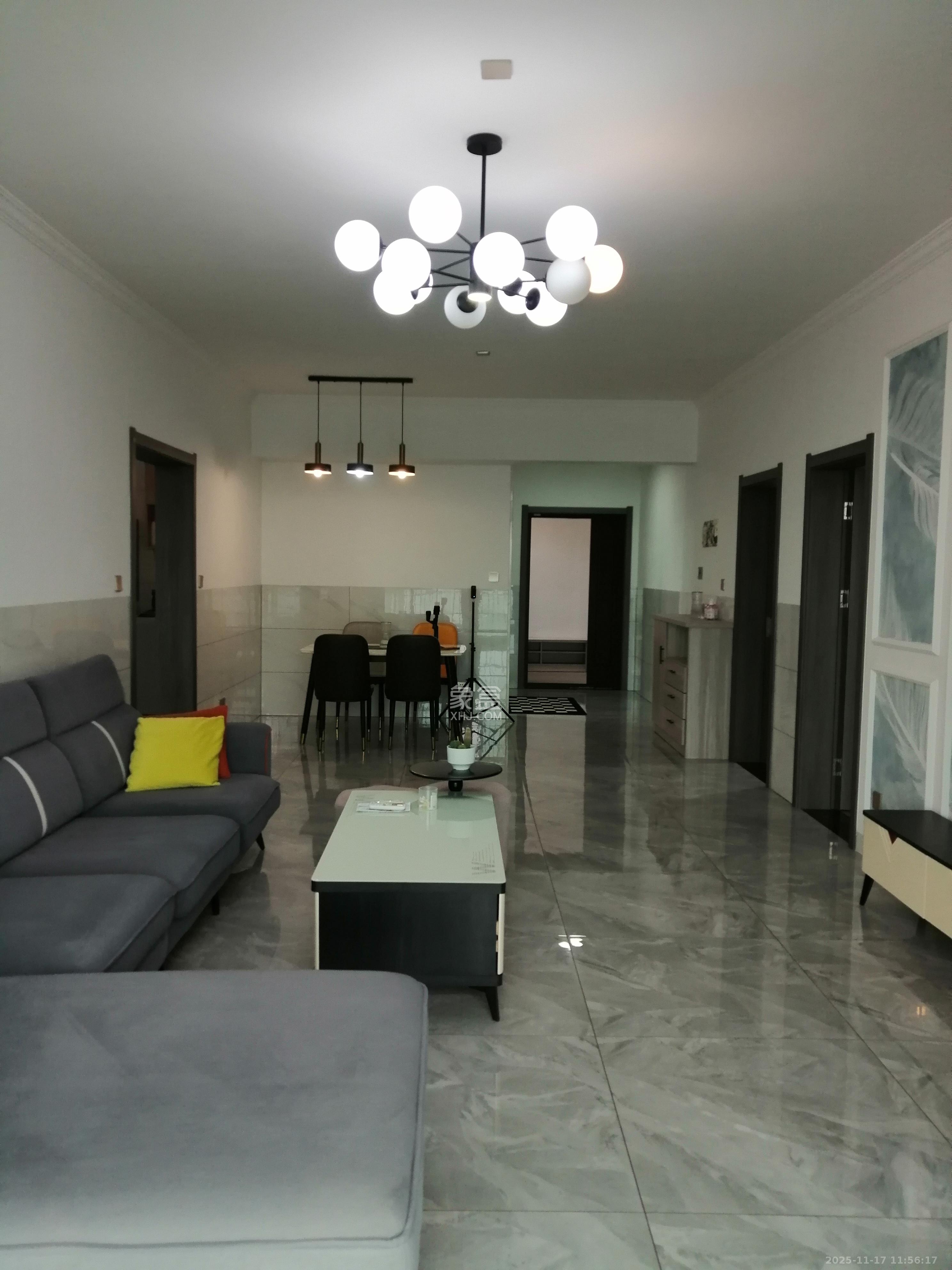 鄱阳佳郡  3室2厅2卫    2400.0元/月