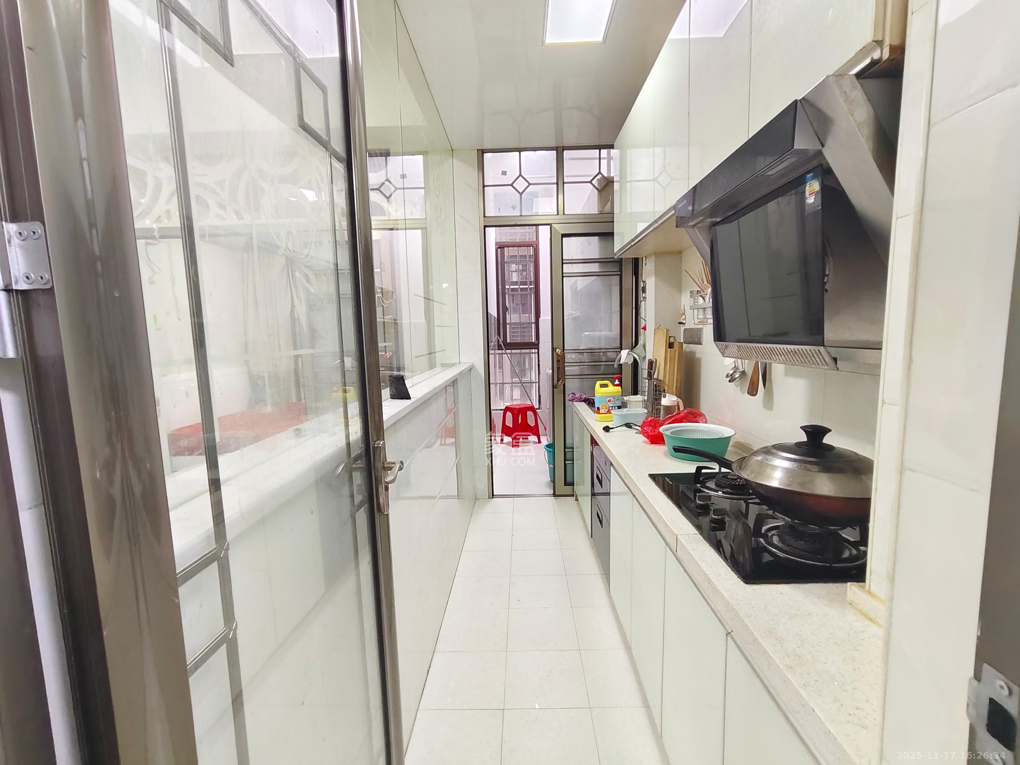 湖湾世景 1室1厅1卫 1400.0元/月 湖湾世景 1室1厅1卫 1400.0元/月室内图