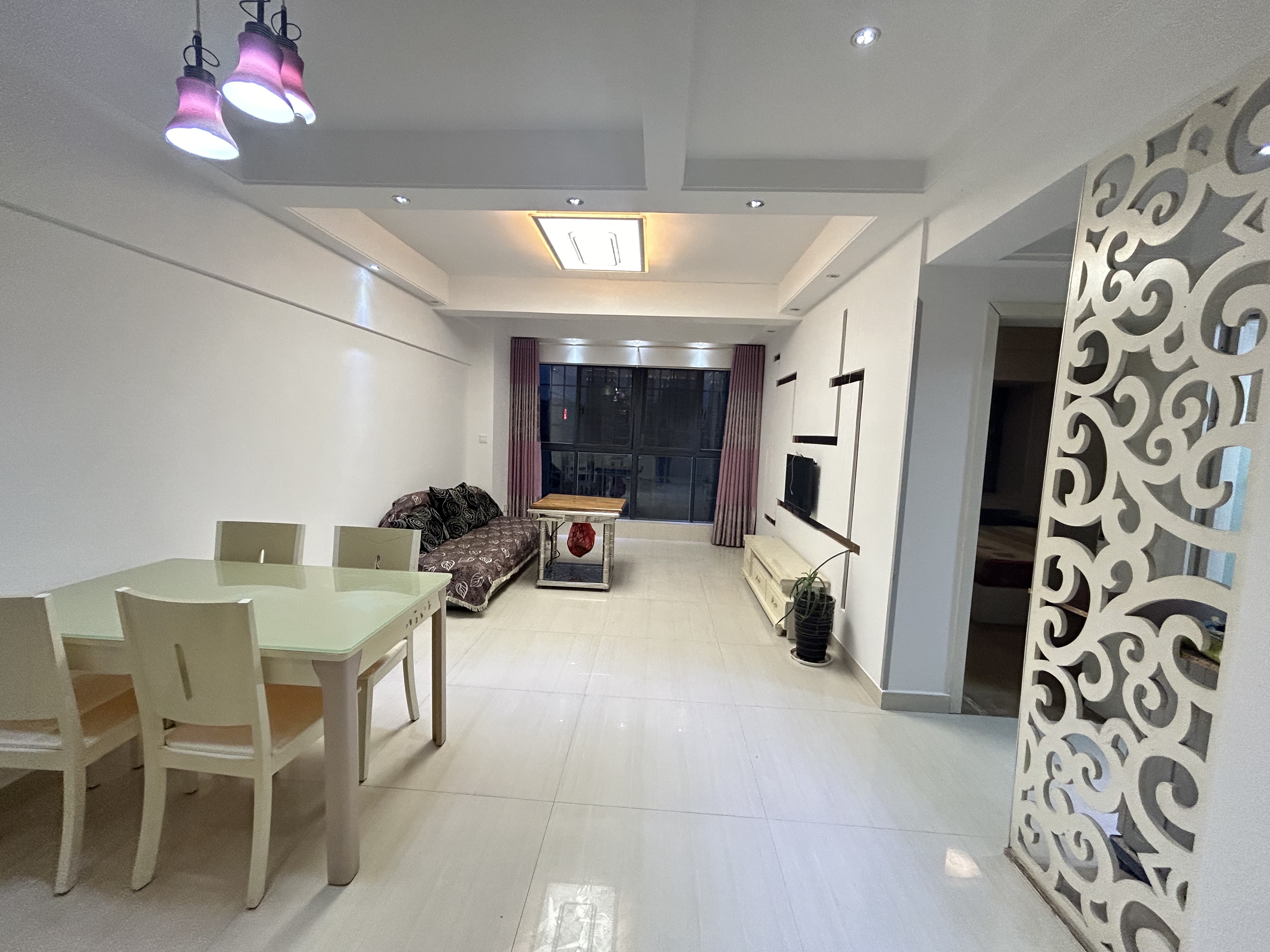 逸臣广场  2室2厅2卫    1667.0元/月