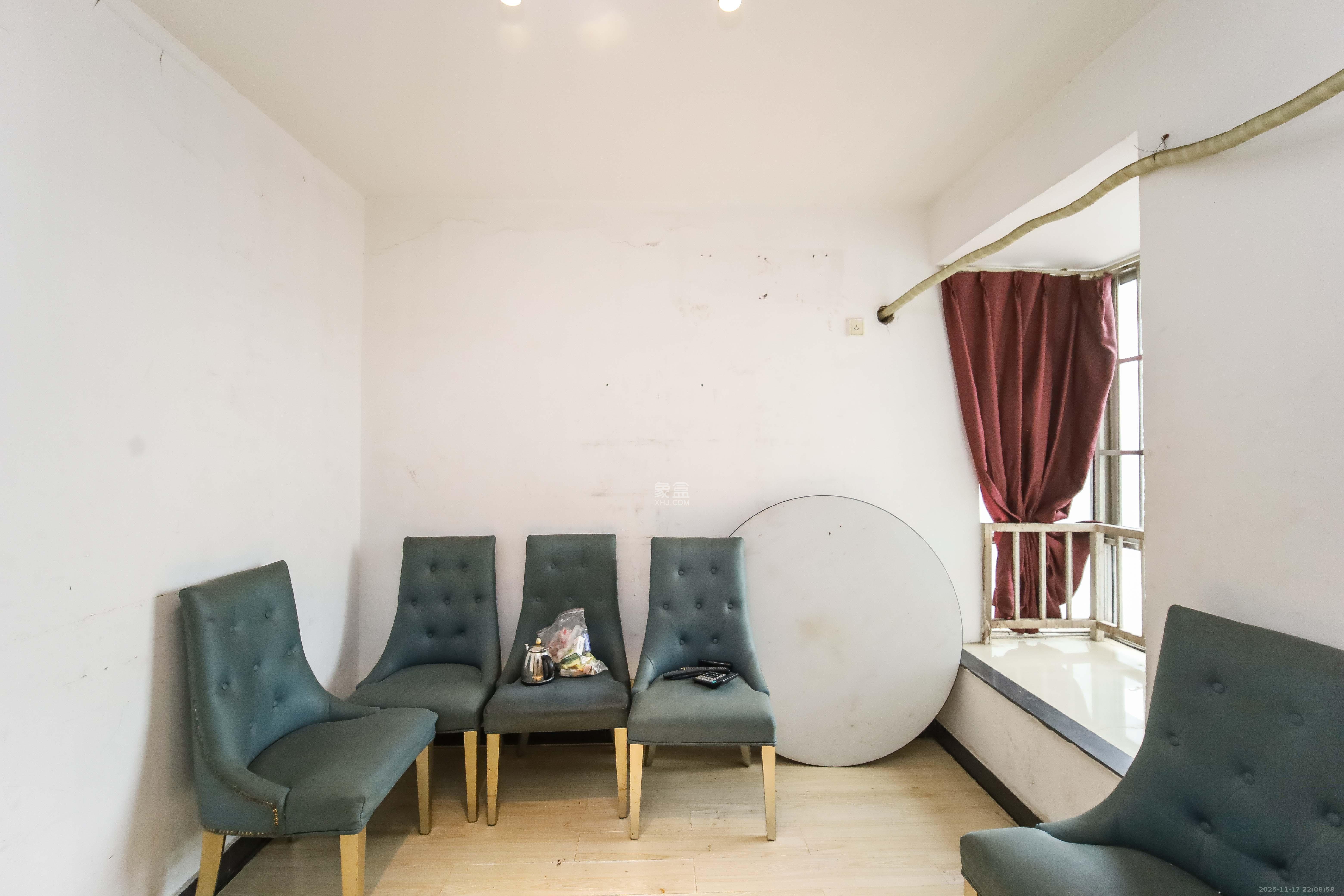 高桥现代商贸城 2室2厅2卫 56.0万 高桥现代商贸城 2室2厅2卫 56.0万卧室