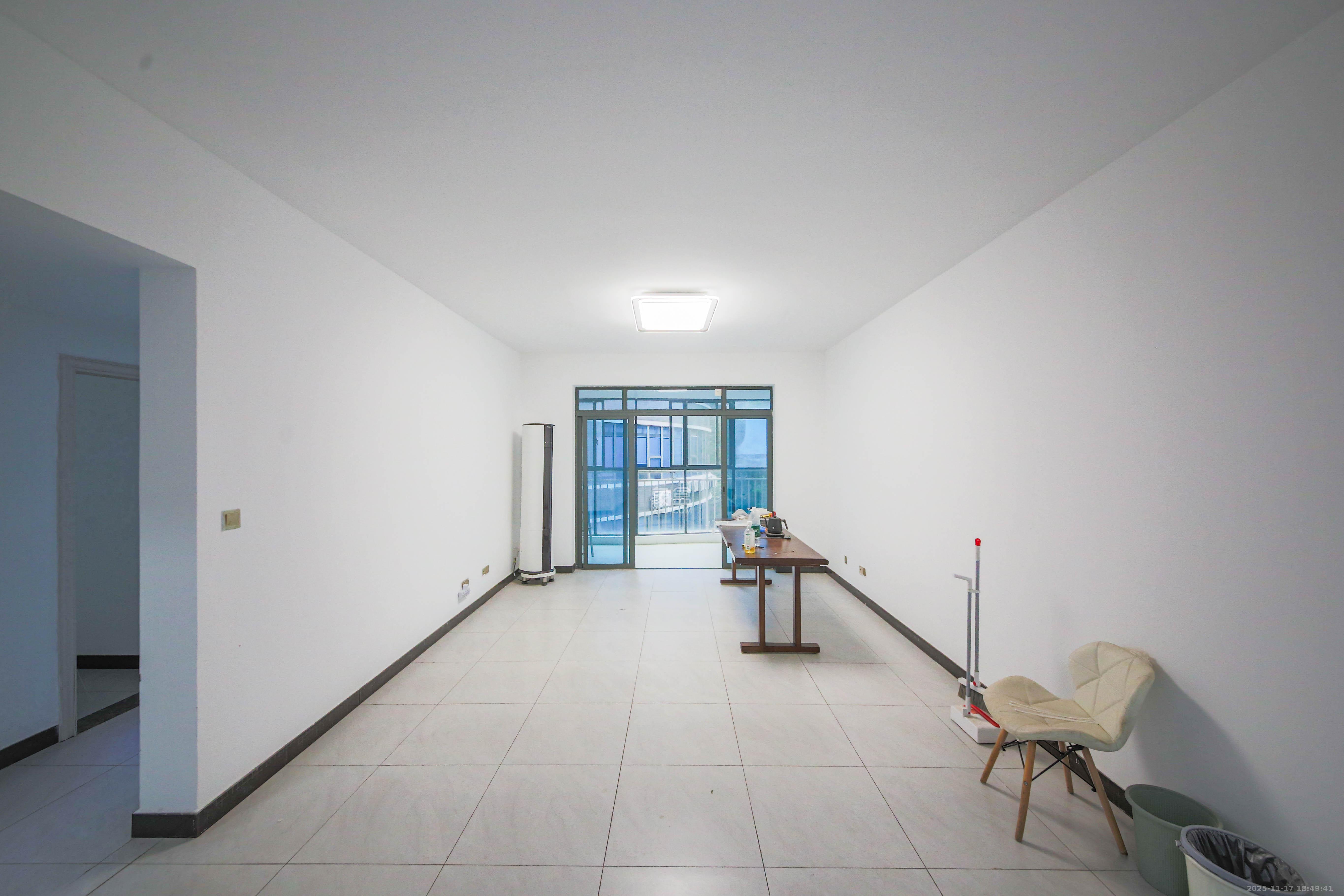 BOBO天下城（CTA财富中心）  3室2厅1卫    110.0万客厅