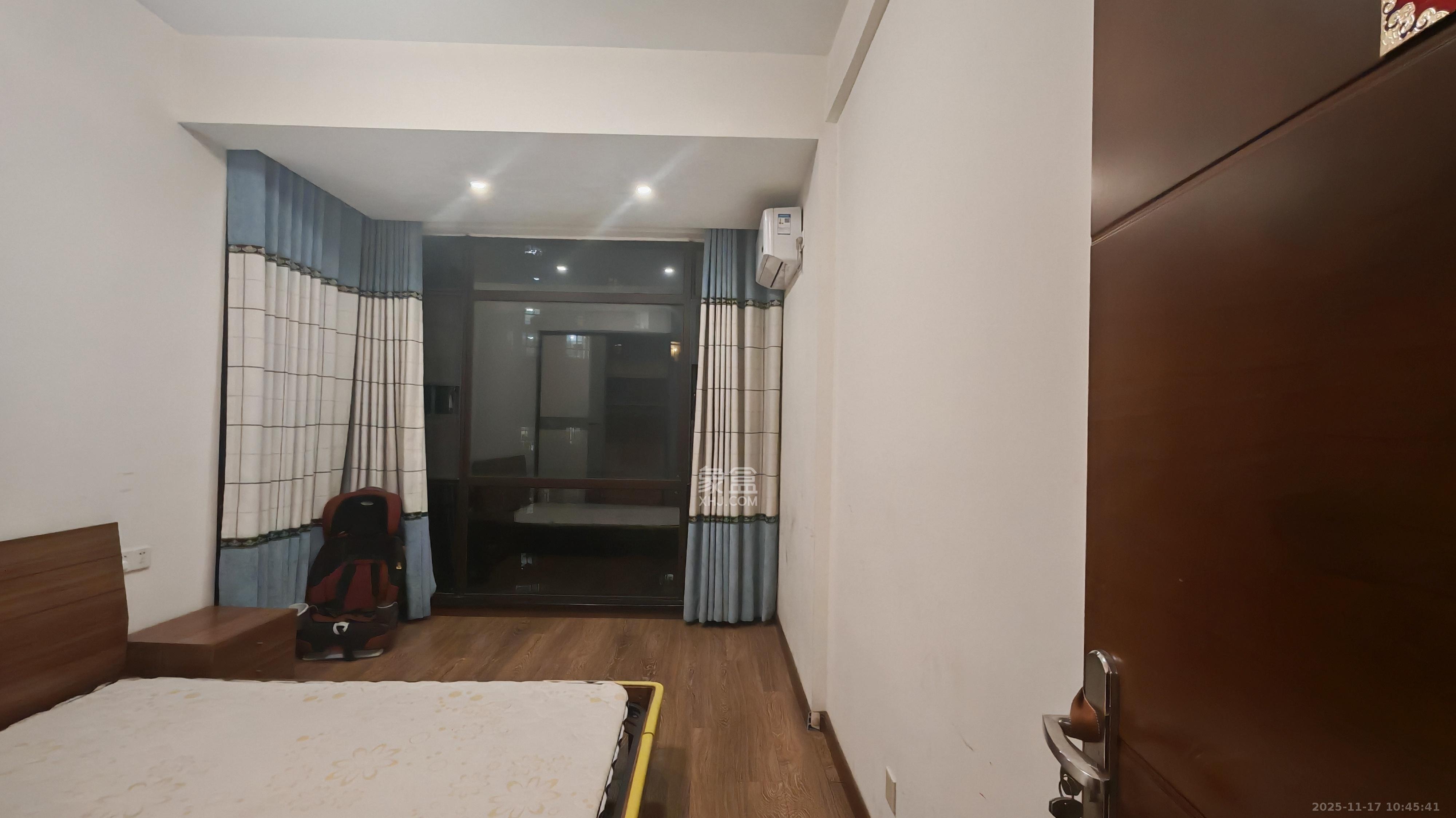 枫华府第  3室2厅2卫    2200.0元/月室内图