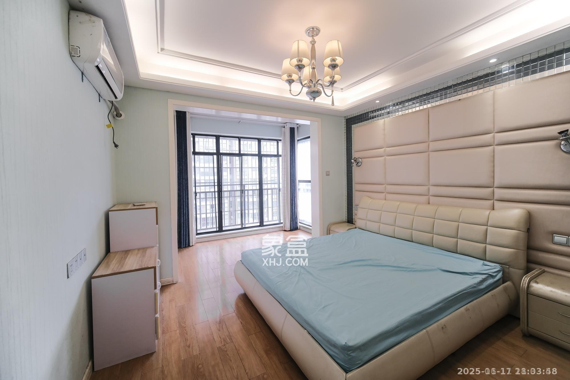 花样年华 4室2厅2卫 2200.0元/月 花样年华 4室2厅2卫 2200.0元/月室内图